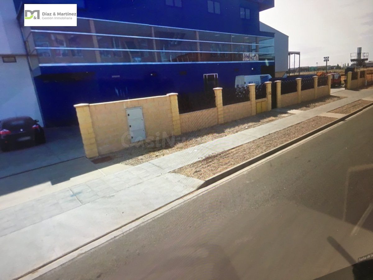 SE VENDE NAVE DE 2200 M2 EN POLIGONO ONZONILLA FASE II