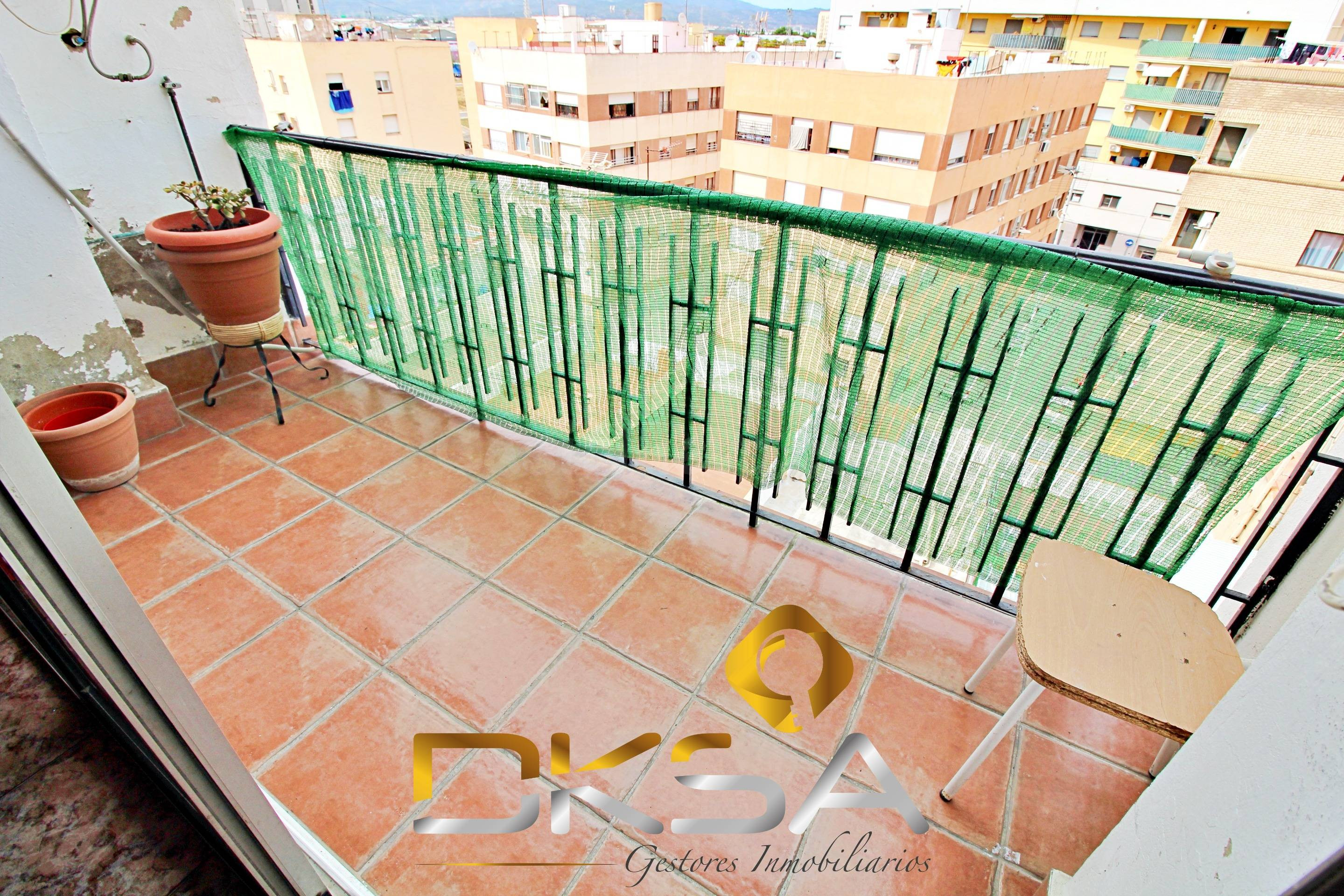 A la venta amplio y económico piso en Almazora