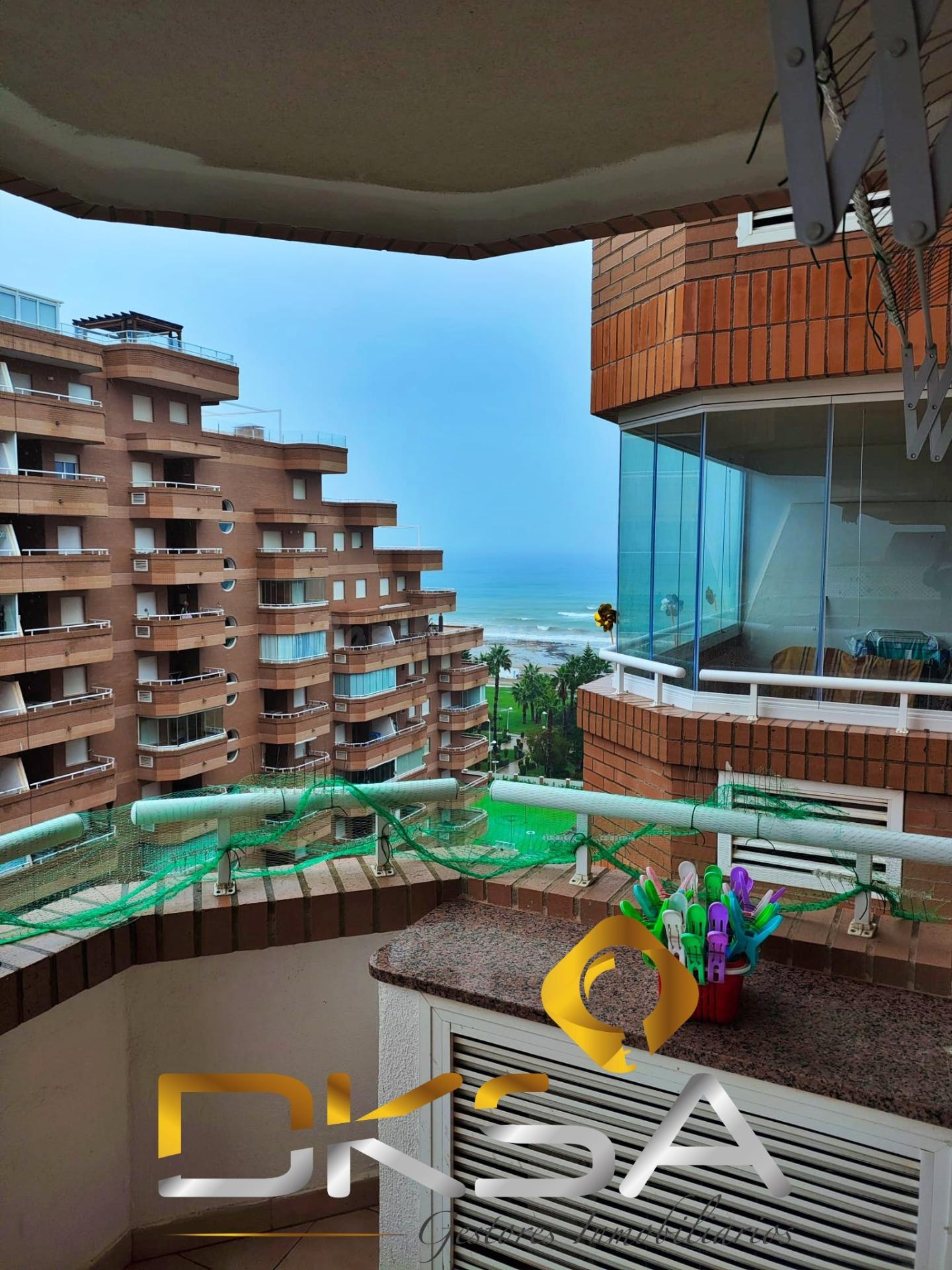 Bonito apartamento en la calle Amplaries, Magic World