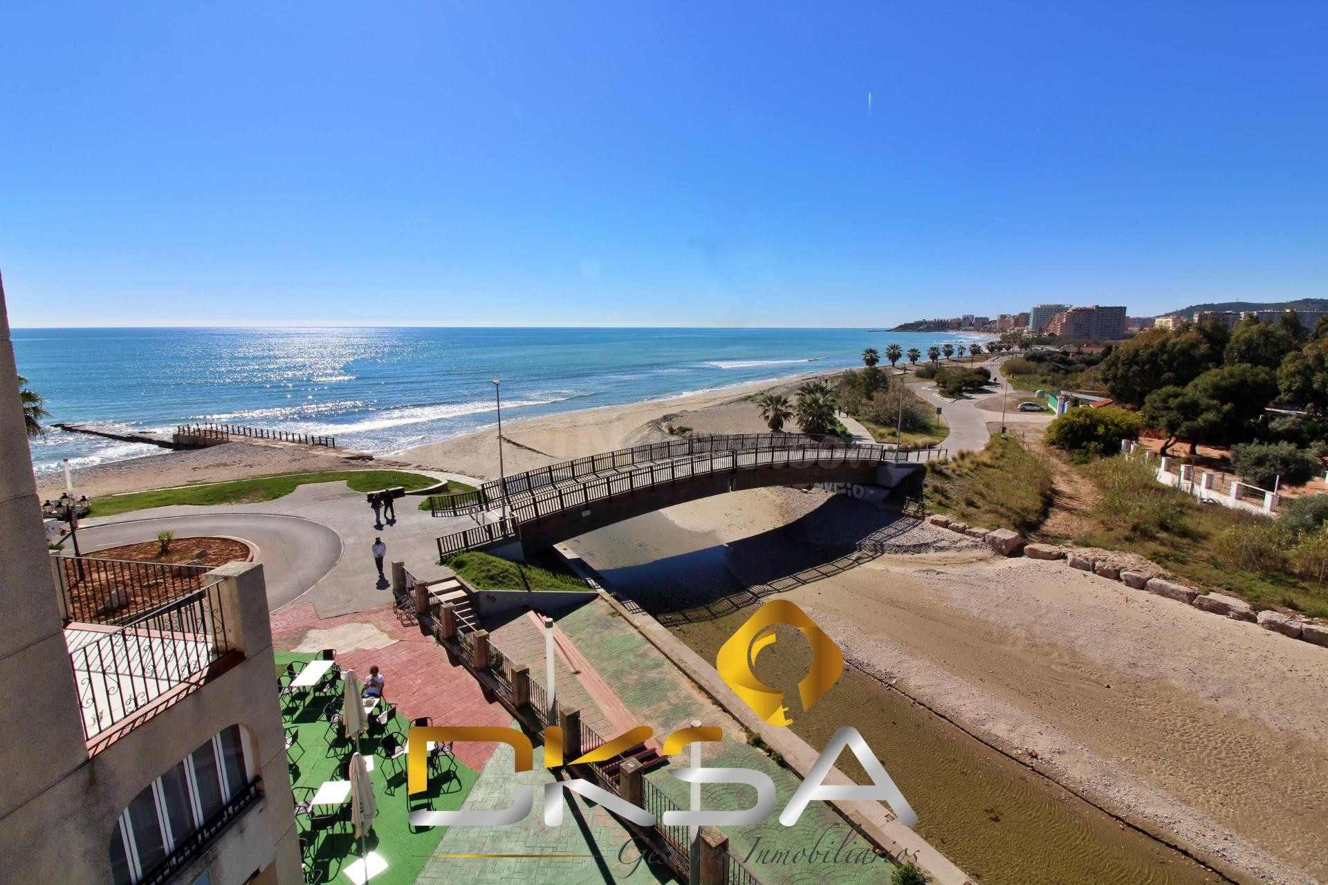 Edificio de uso mixto en primera línea de mar, Oropesa