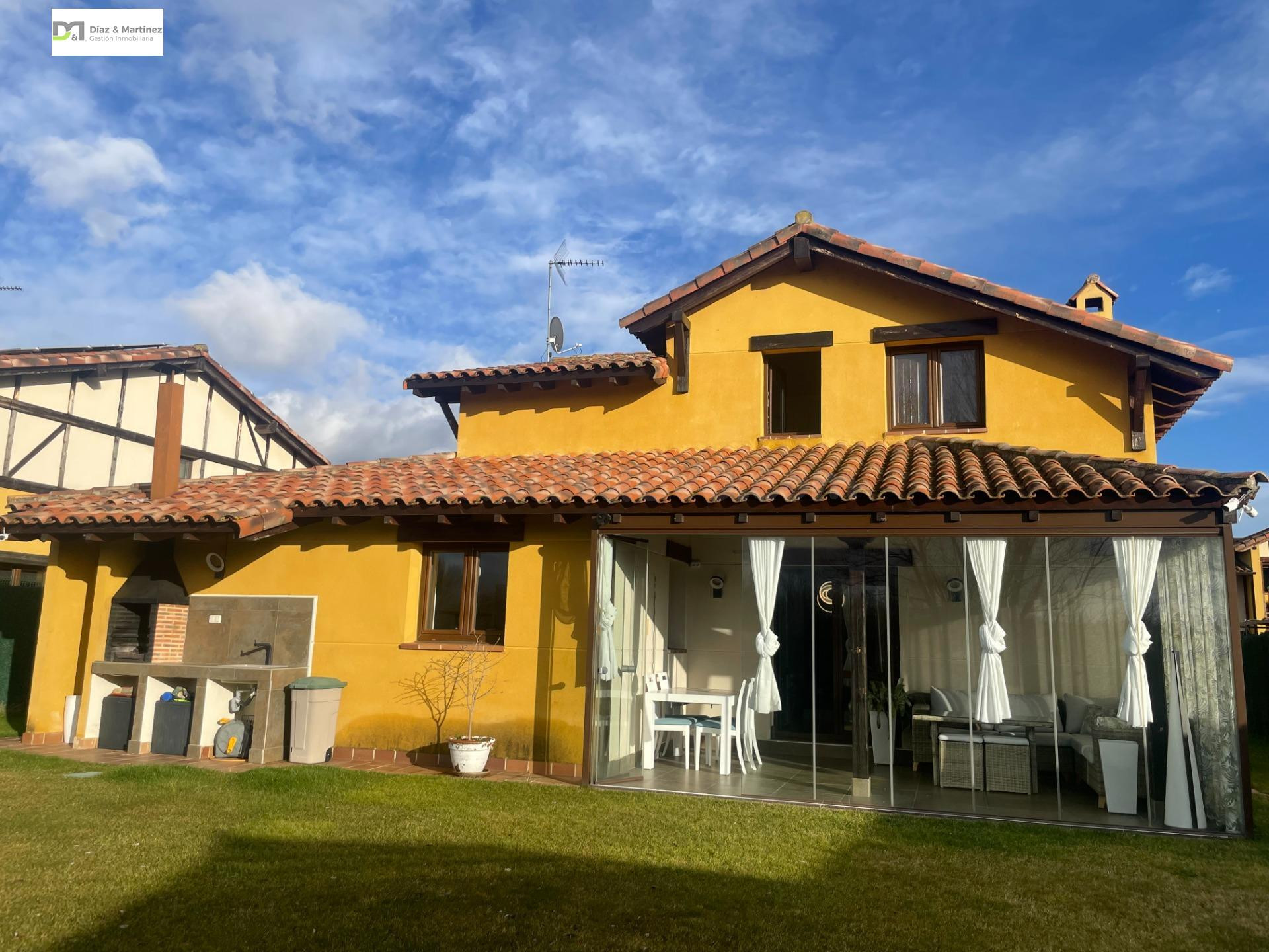 CHALET INDIVIDUAL CON 600 M DE PARCELA