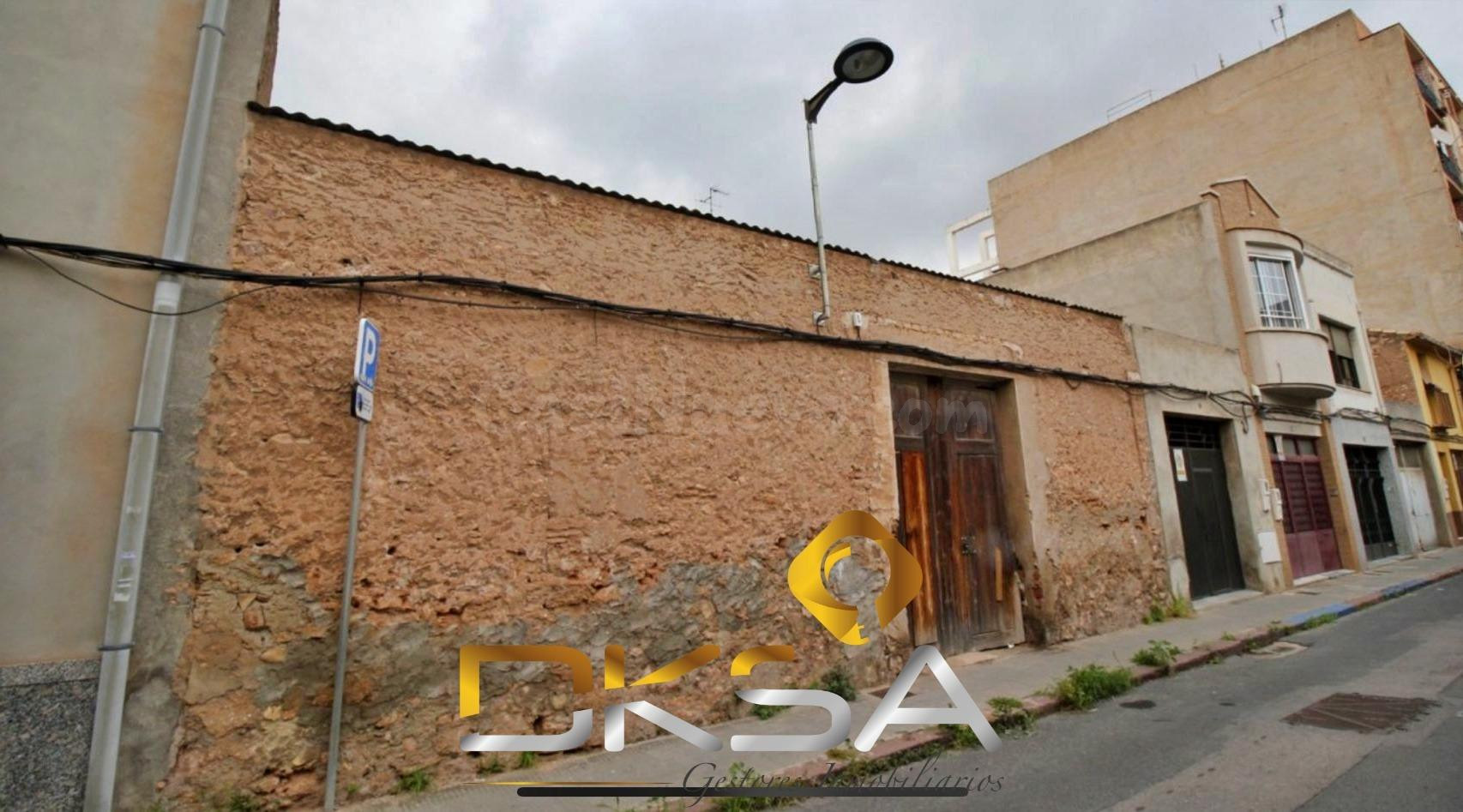 A la venta amplio solar urbano en Vila-real