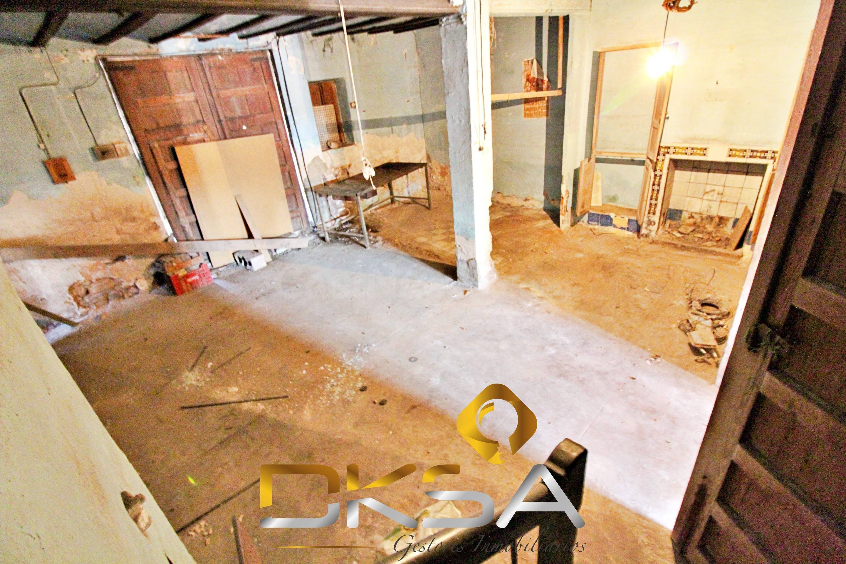A la venta enorme casa con cochera para reformar en Alquería - foto 2