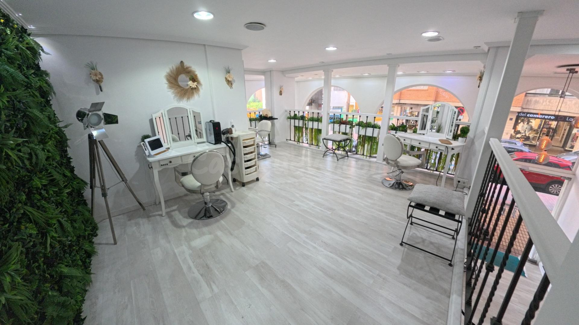 Exclusivo traspaso de peluquería en Benidorm