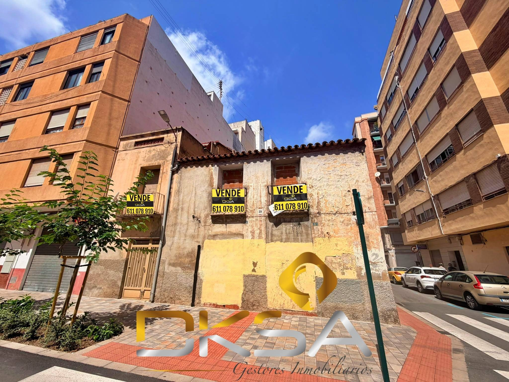 A la venta lote de 3 viviendas para reformar/derribar en Castellón