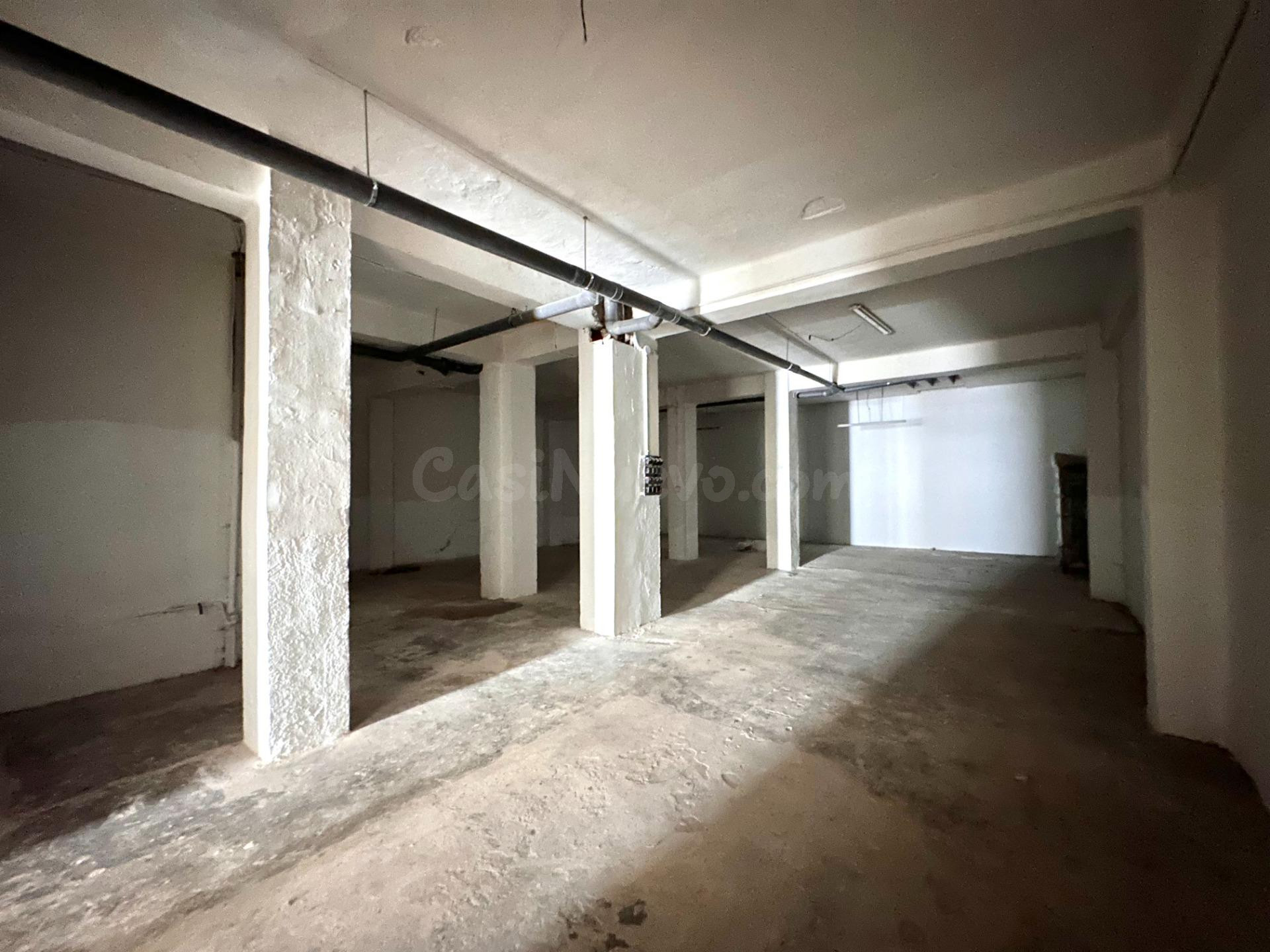 Amplio local comercial en venta en Avenida de la Constitución – Granada
