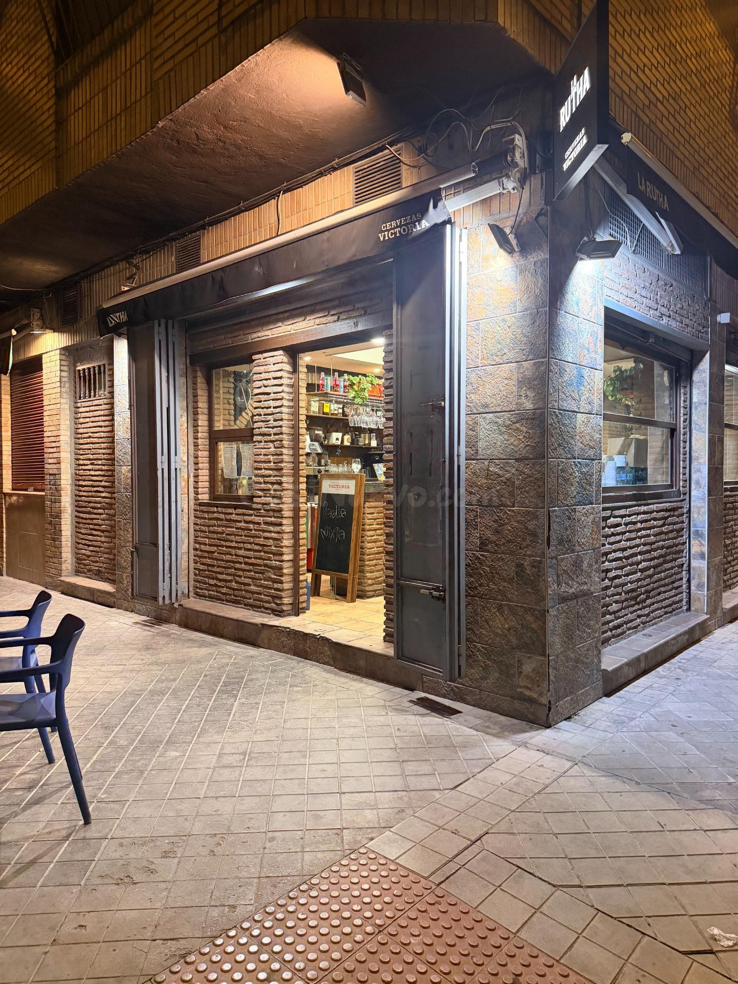 TRASPASO DE BAR DE TAPAS EN LA CHANA (Las Torres)