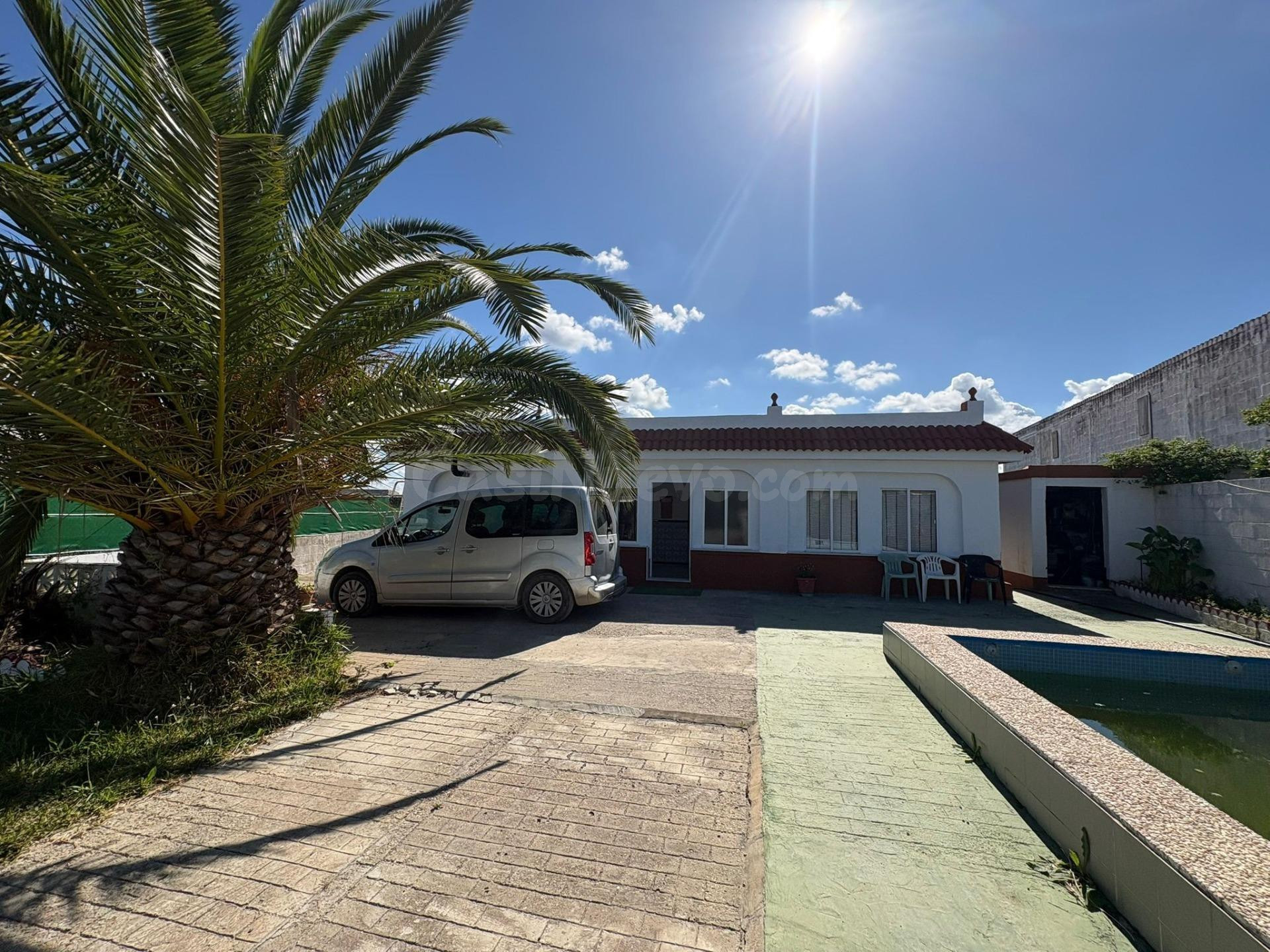 CASA DE CAMPO NO HIPOTECABLE EN PAGO DEL HUMO
