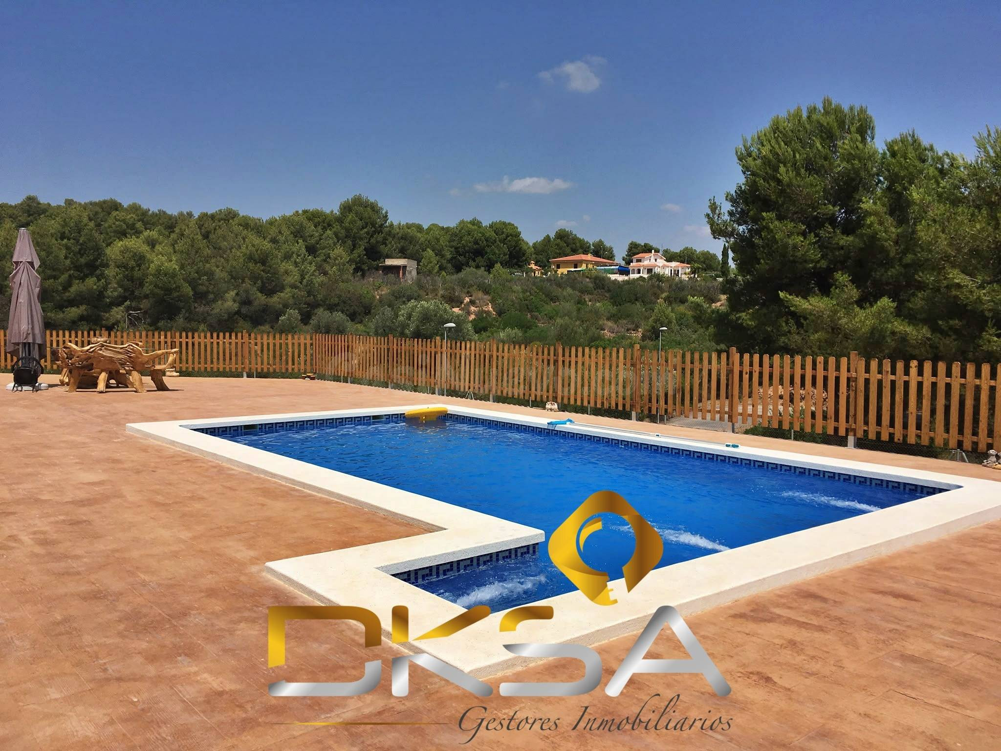 3.693 M2, PISCINA, CHIMENEA Y MUCHO ESPACIO PARA DISFRUTAR