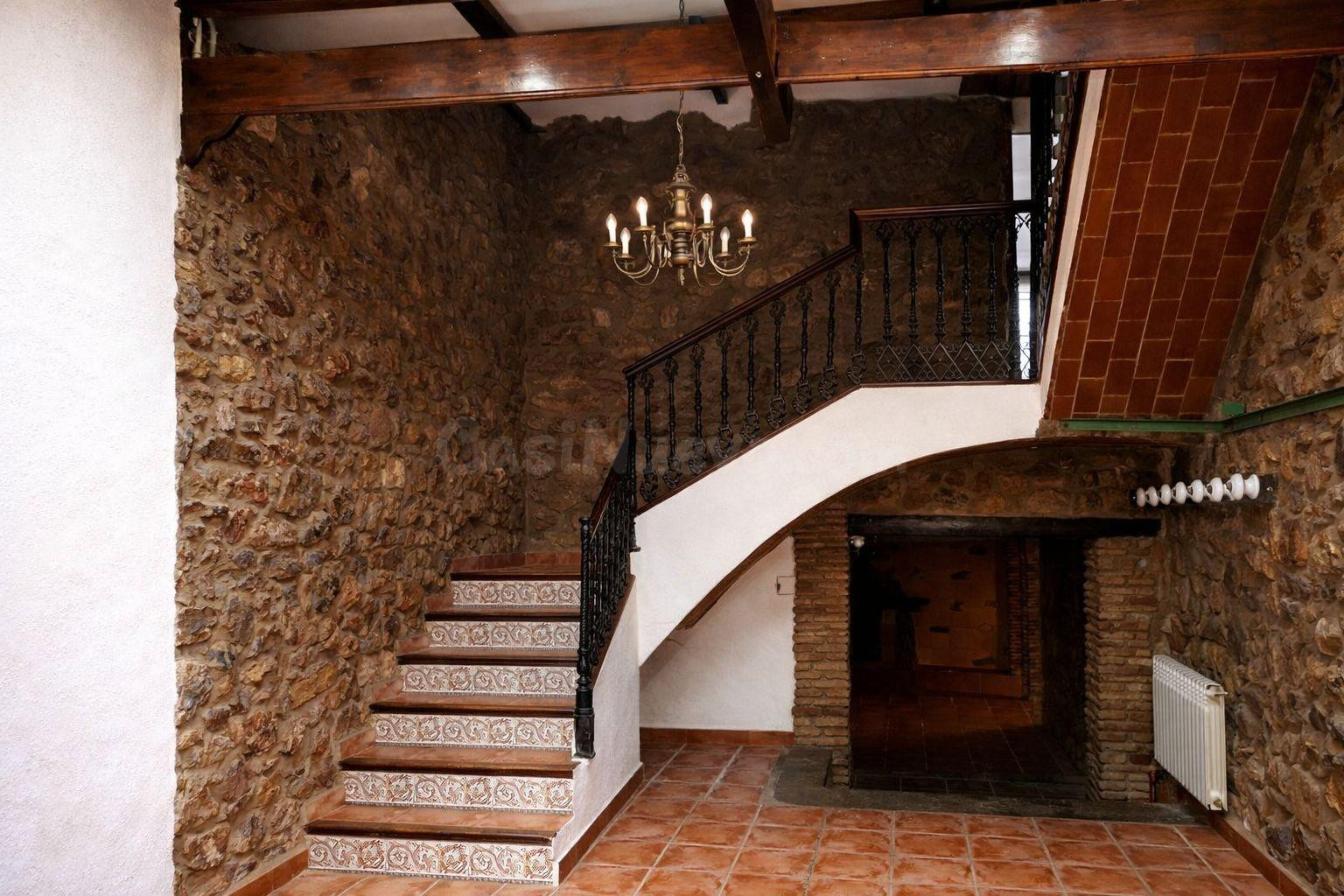 Espectacular casa en la plaza del pueblo de Cabanes (Castellón) con opción de negocio