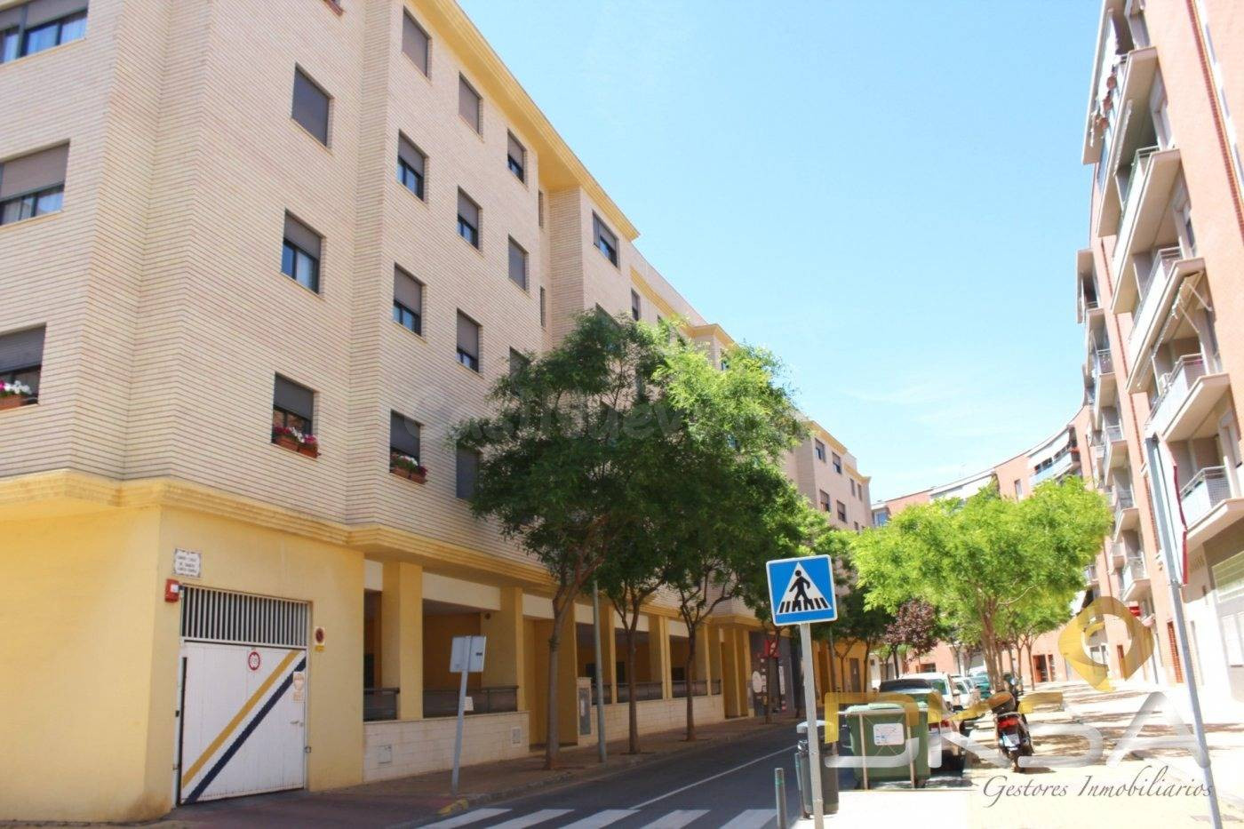 ¿CANSADO DE DAR VUELTAS PARA APARCAR? POR 50 € AL MES, PROBLEMA RESUELTO
