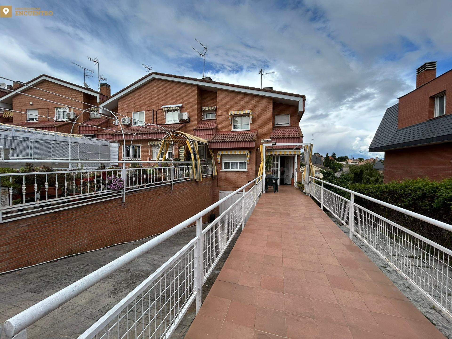 PRECIOSO CHALET PAREADO EN PARQUE COIMBRA