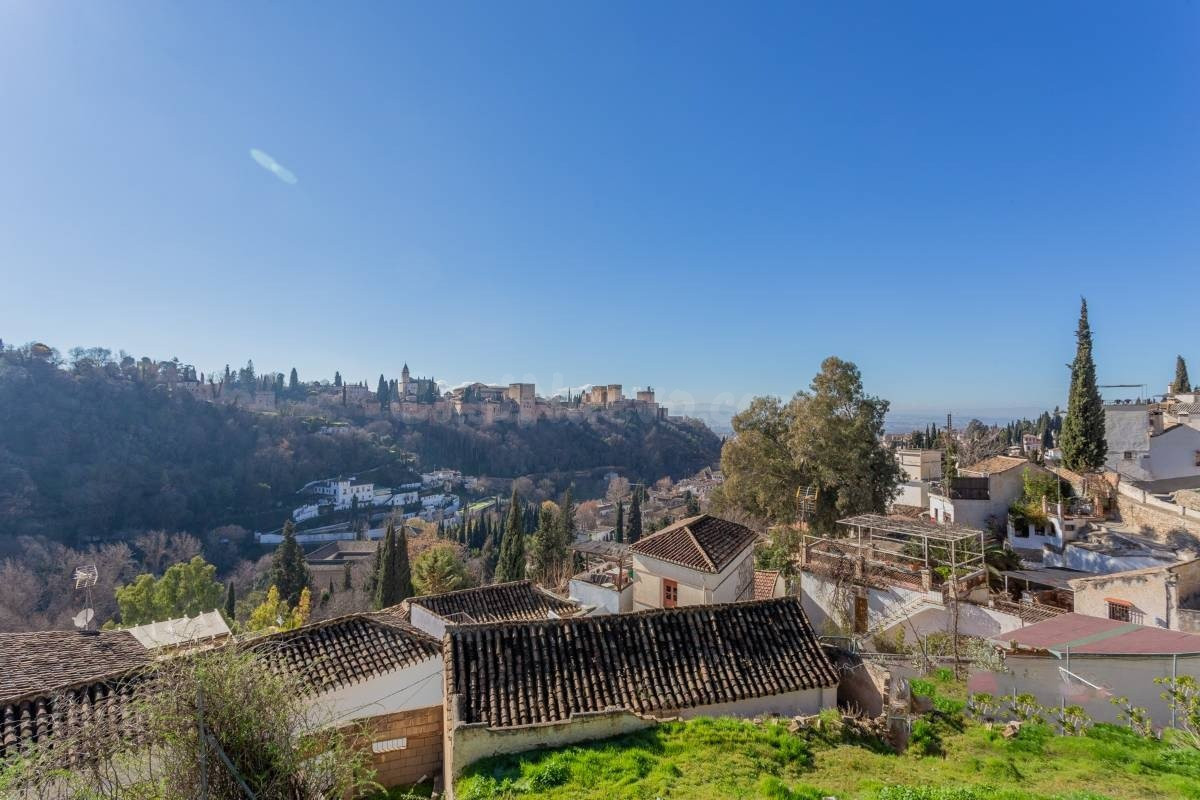 ESPECTACULAR SOLAR EN EL SACROMONTE  PARA CONSTRUIR 1000 M2 CON VISTAS DIRECTAS A LA ALHAMBRA