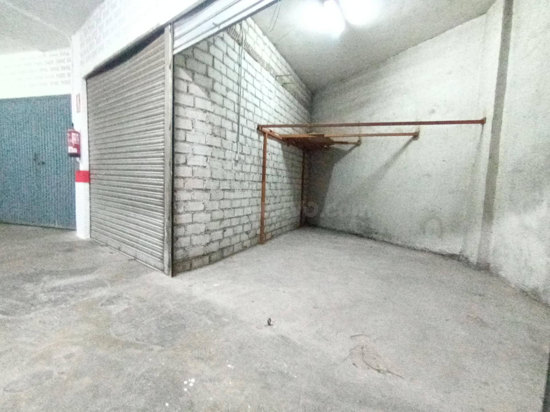 Garaje cerrado en Granada zona Zaidin, 13 m. de superficie. ¡¡ La mejor inversión !!