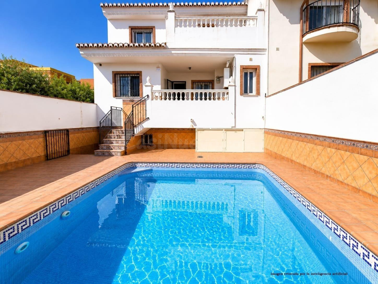 Magnífica Casa Pareada en Hijar con Piscina Privada y Amplio Sótano