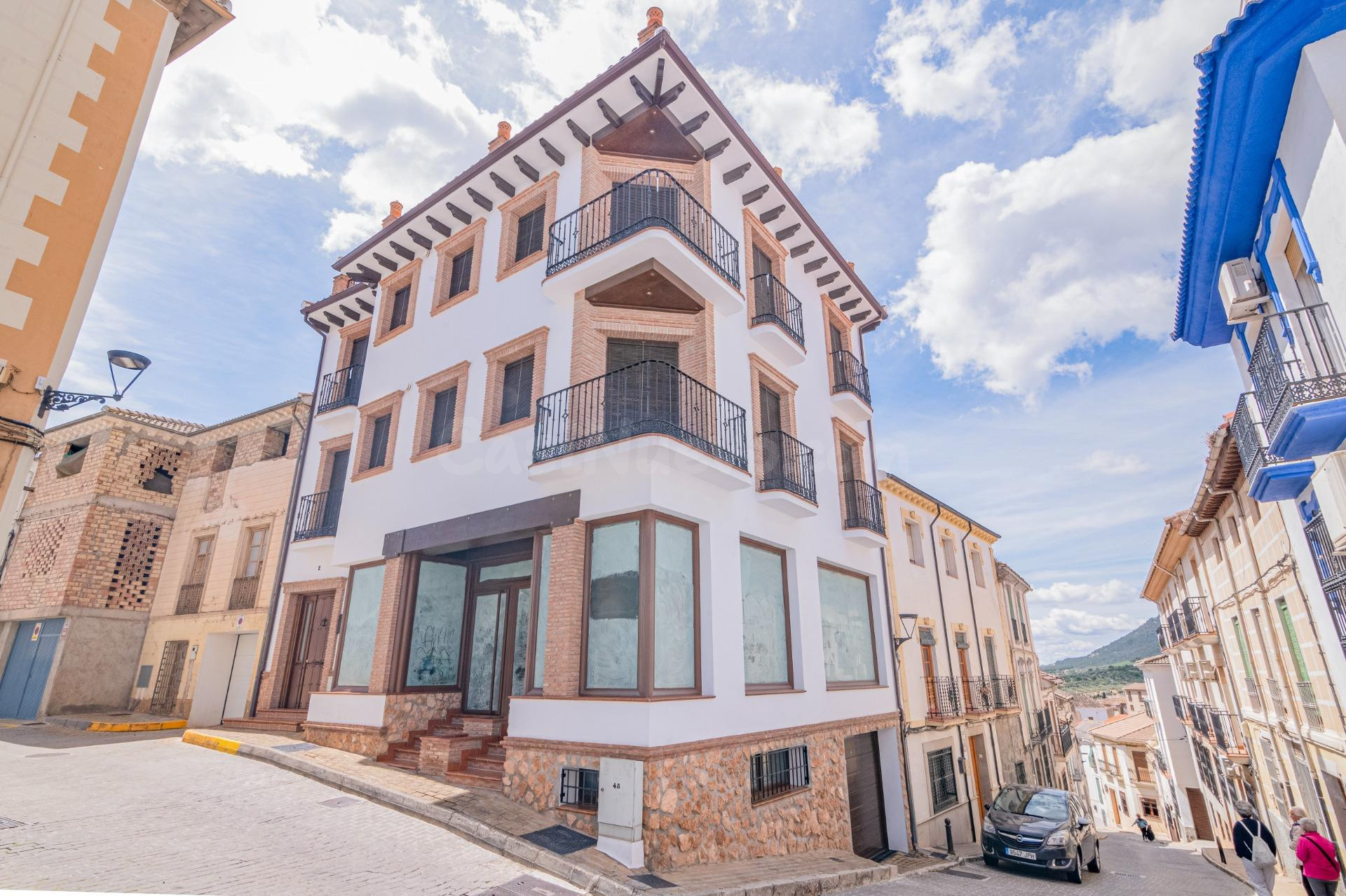 VENTA DEL EDIFICIO MAS BONITO EN EL CENTRO DE ILLORA JUNTO AL CASTILLO,CON TERRAZA ,VISTAS PANORÁMICAS