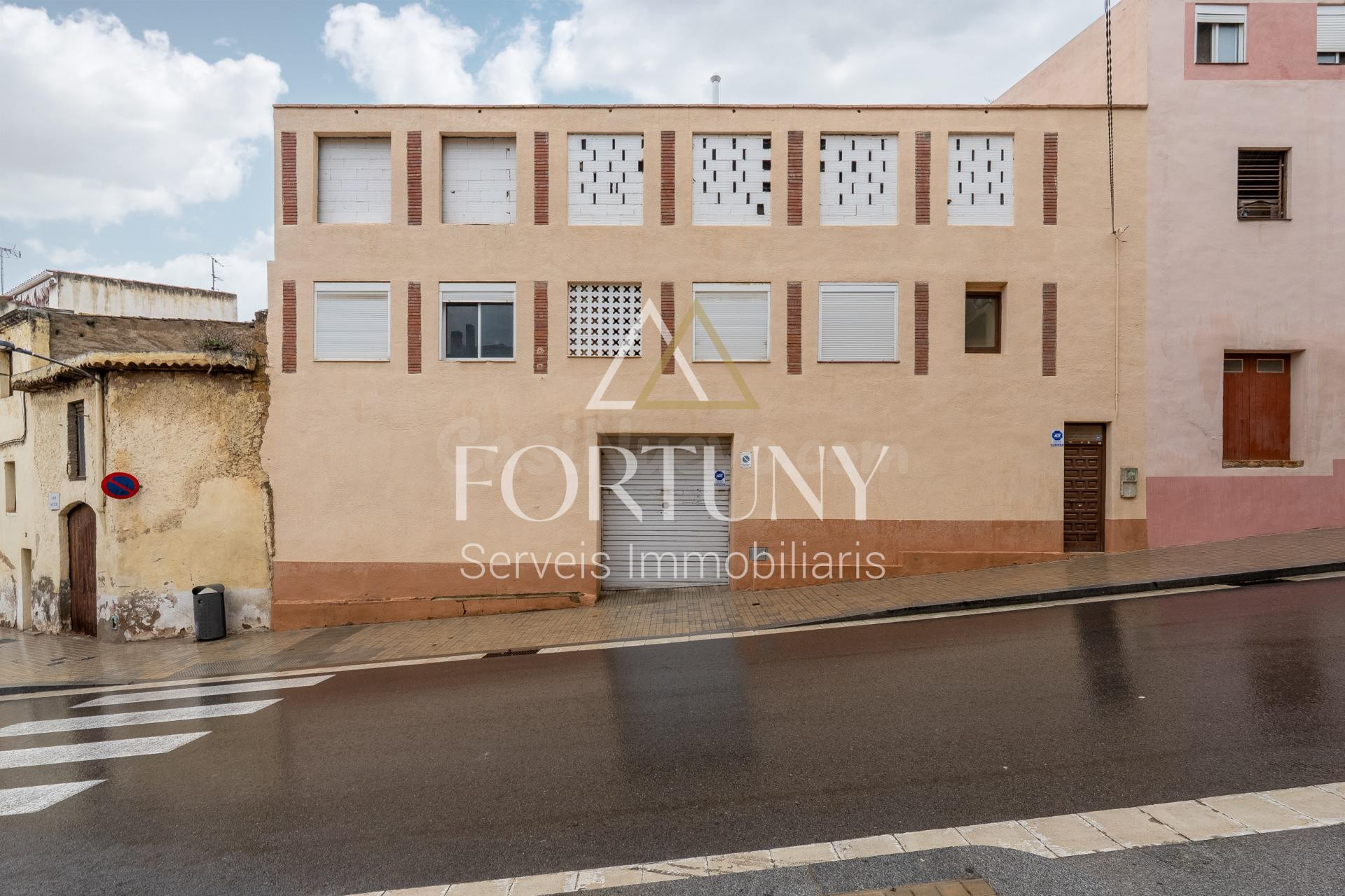 Edificio en venta en Constanti