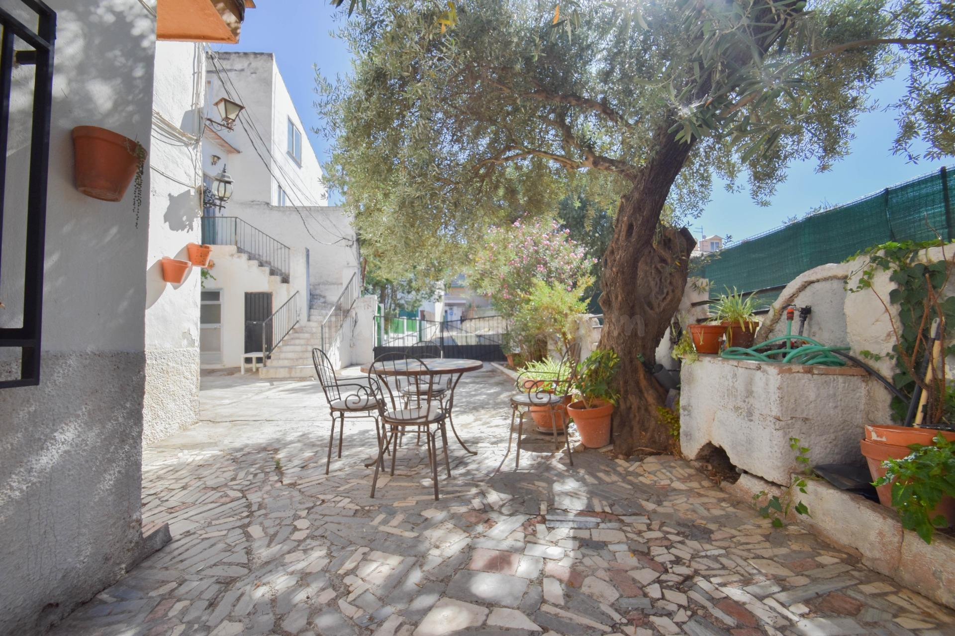 Chalet para reformar a tu gusto y sacarle rentabilidad desde el primer día.