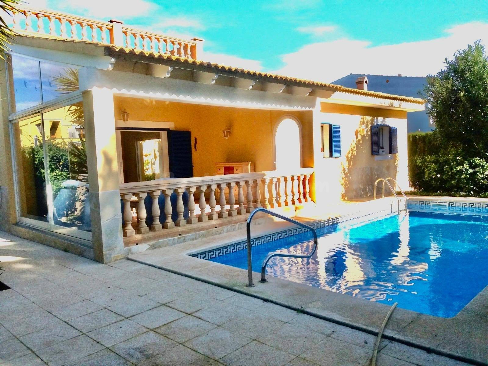 EN EXCLUSIVA - CHALET INDEPENDIENTE CON PISCINA