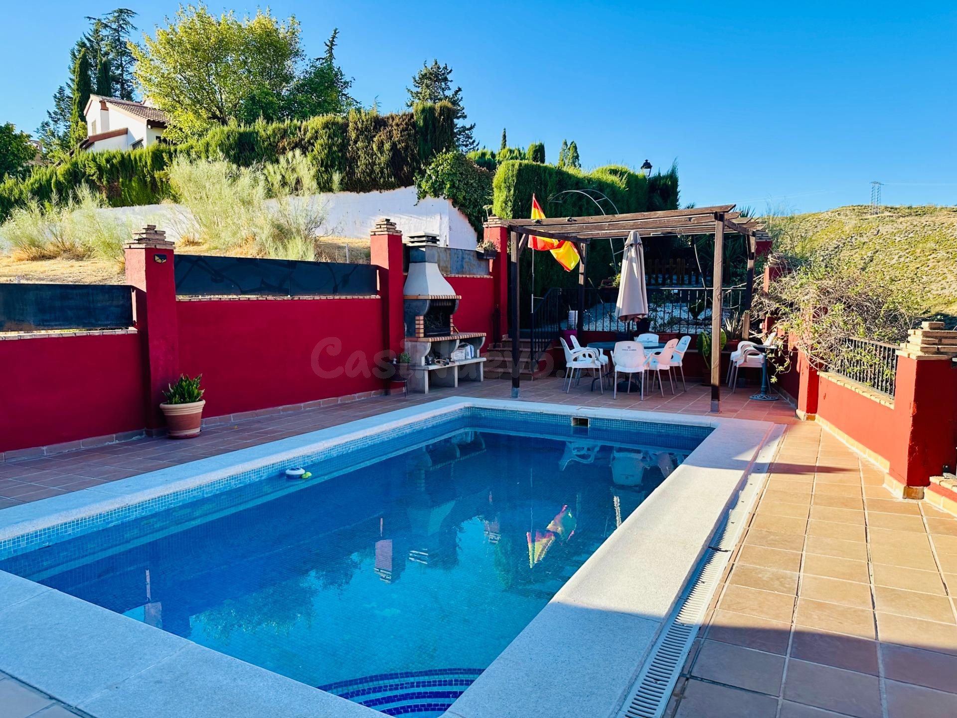 EXCELENTE CHALET EN CENES DE LA VEGA