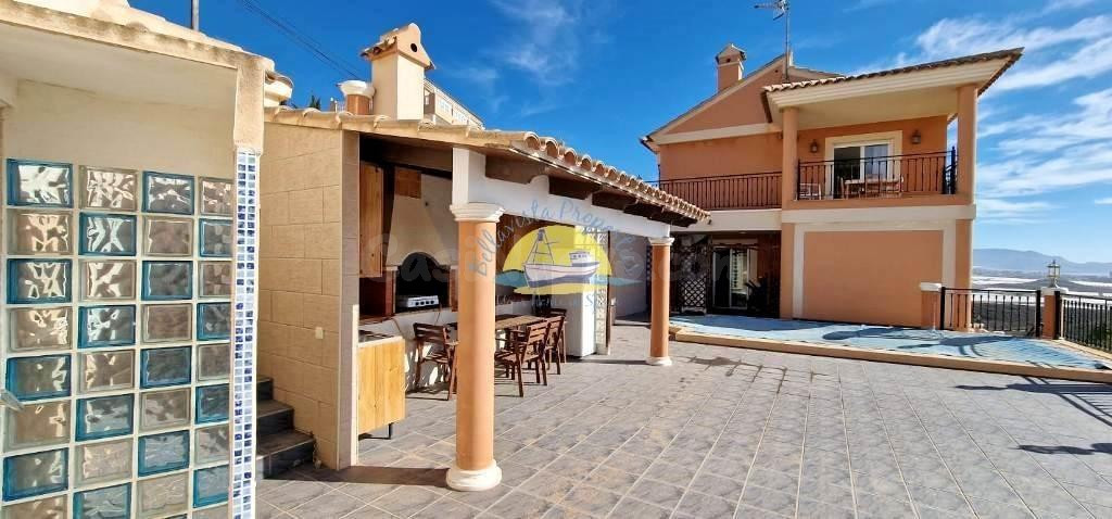 Dos Villas Independientes Semi-Adosadas con Vistas al Mar y Piscinas Privadas