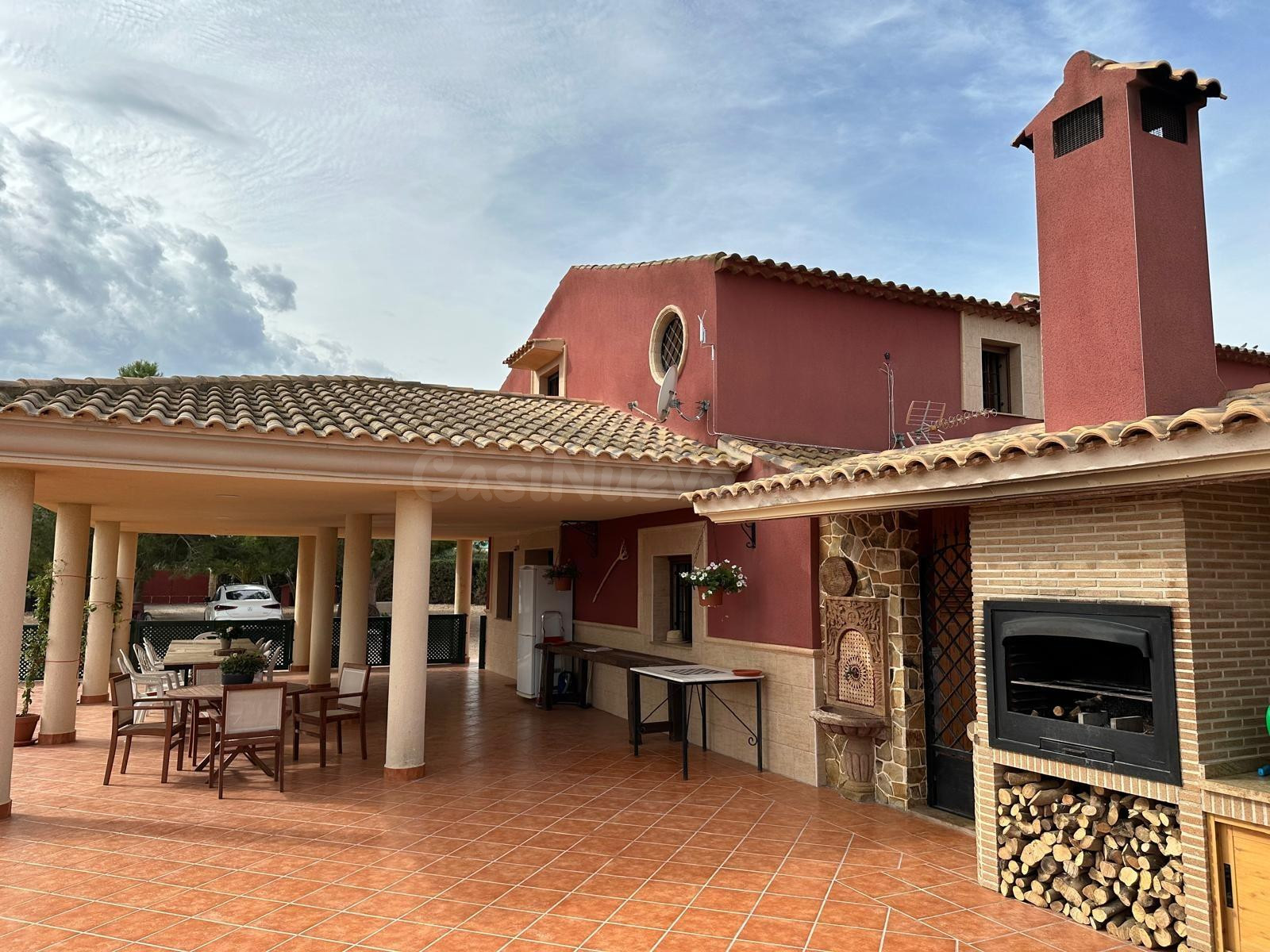 Magnífico Chalet de estilo RUSTICO y con mucho ENCANTO. Parcela privada de 10.300m2