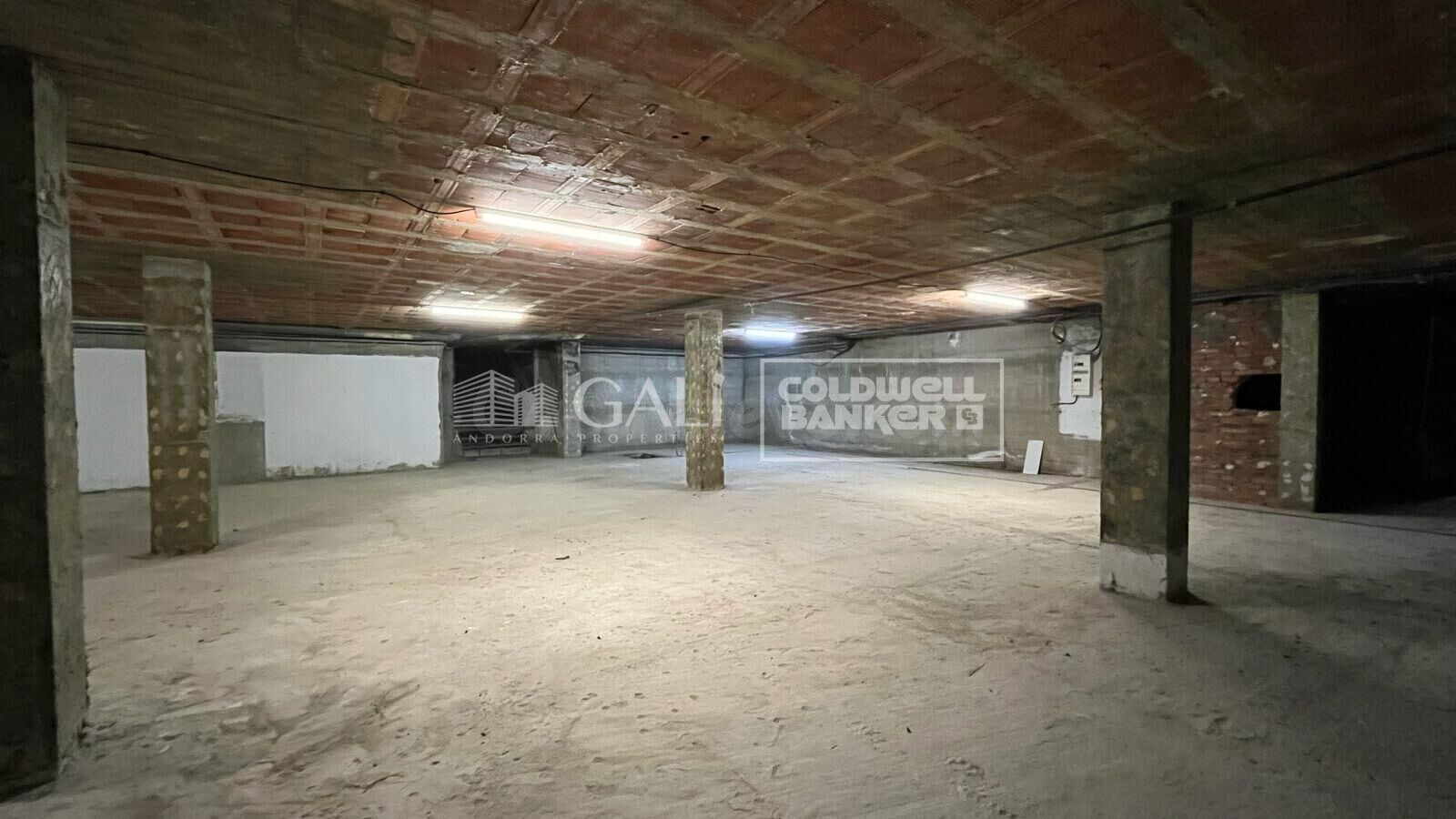 LOCAL COMERCIAL DE 350M2 EN ZONA CENTRO DE ANDORRA LA VELLA
