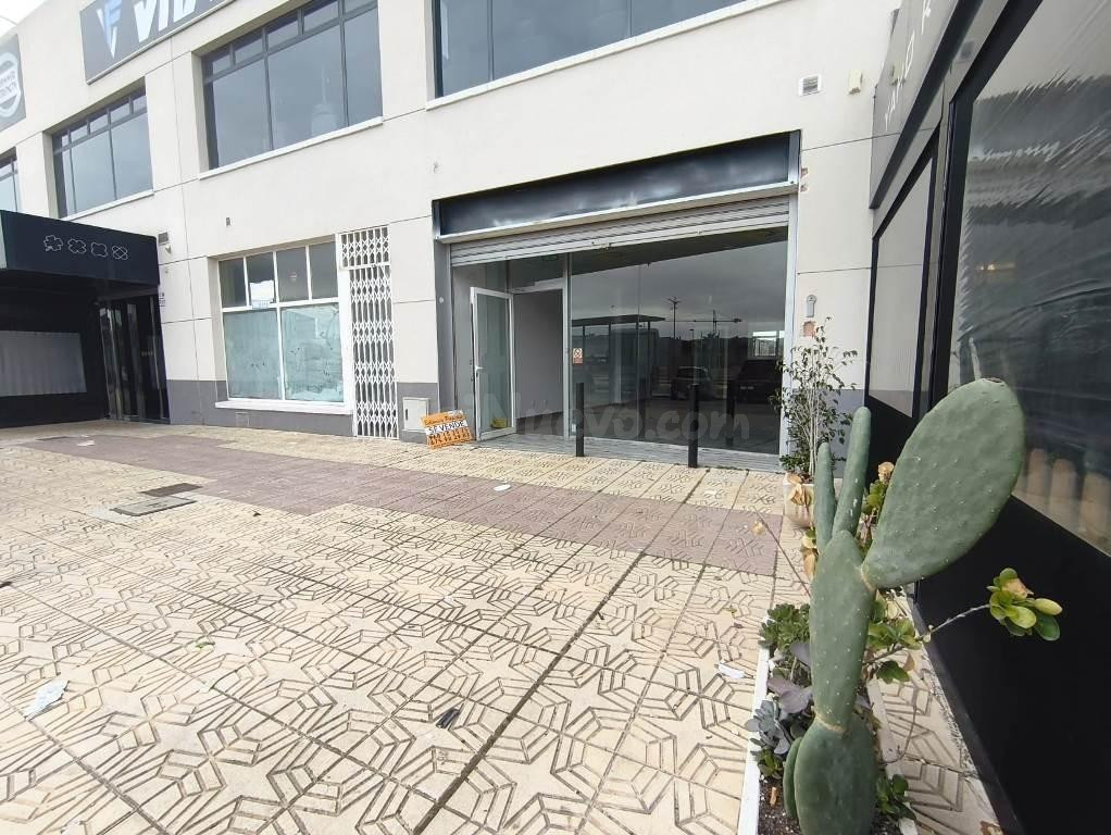 Se vende local en planta baja en pleno centro de Puerto de Mazarrón