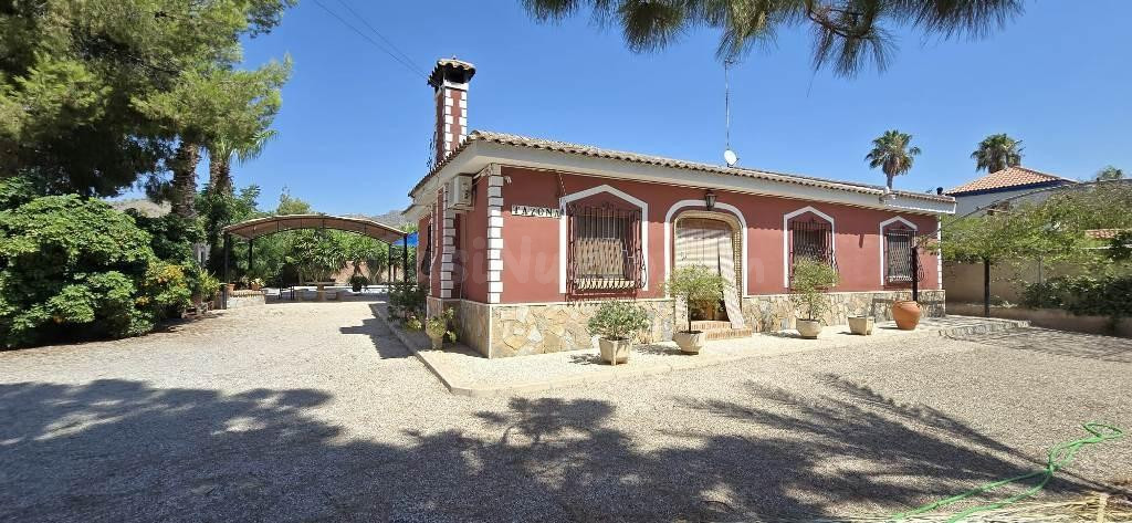 Encantadora casa de campo con piscina privada en Totana