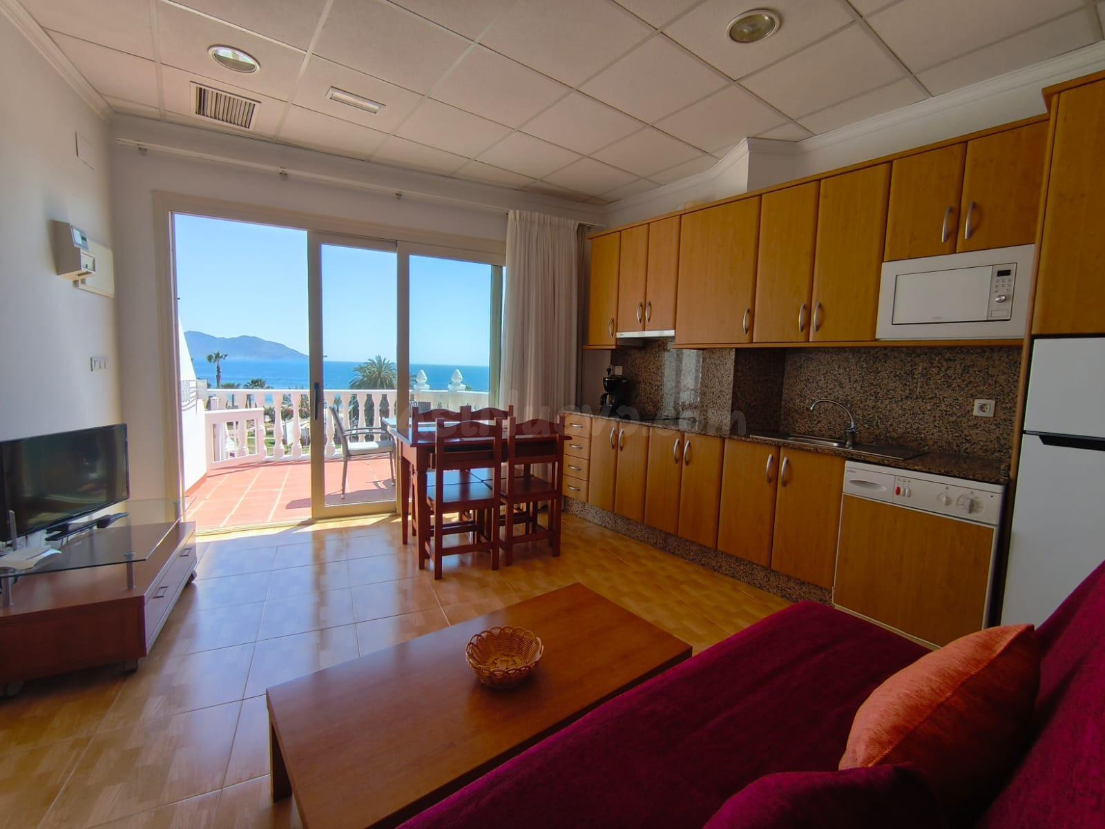 ALQUILER APARTAMENTOS PRIMERA LINEA DEL MAR