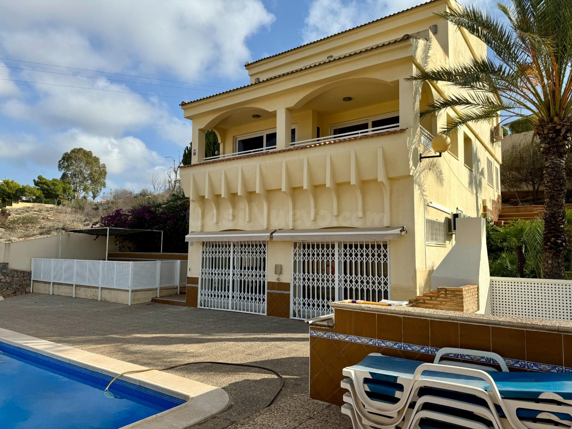 Chalet independiente de 5 dormitorios en venta en Isla Plana