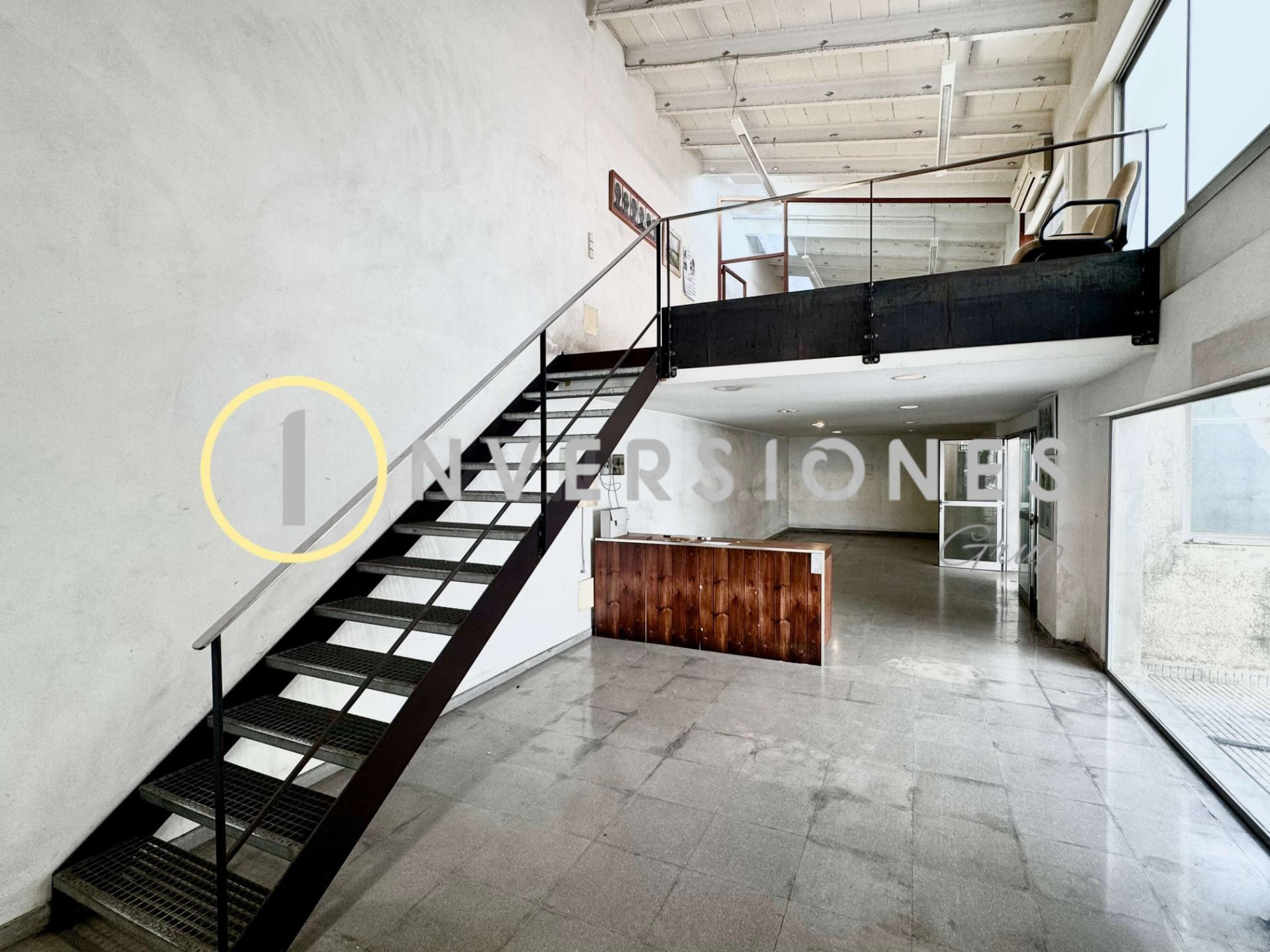 Nave industrial 5 habitaciones 450m² en venta - Manacor Centro