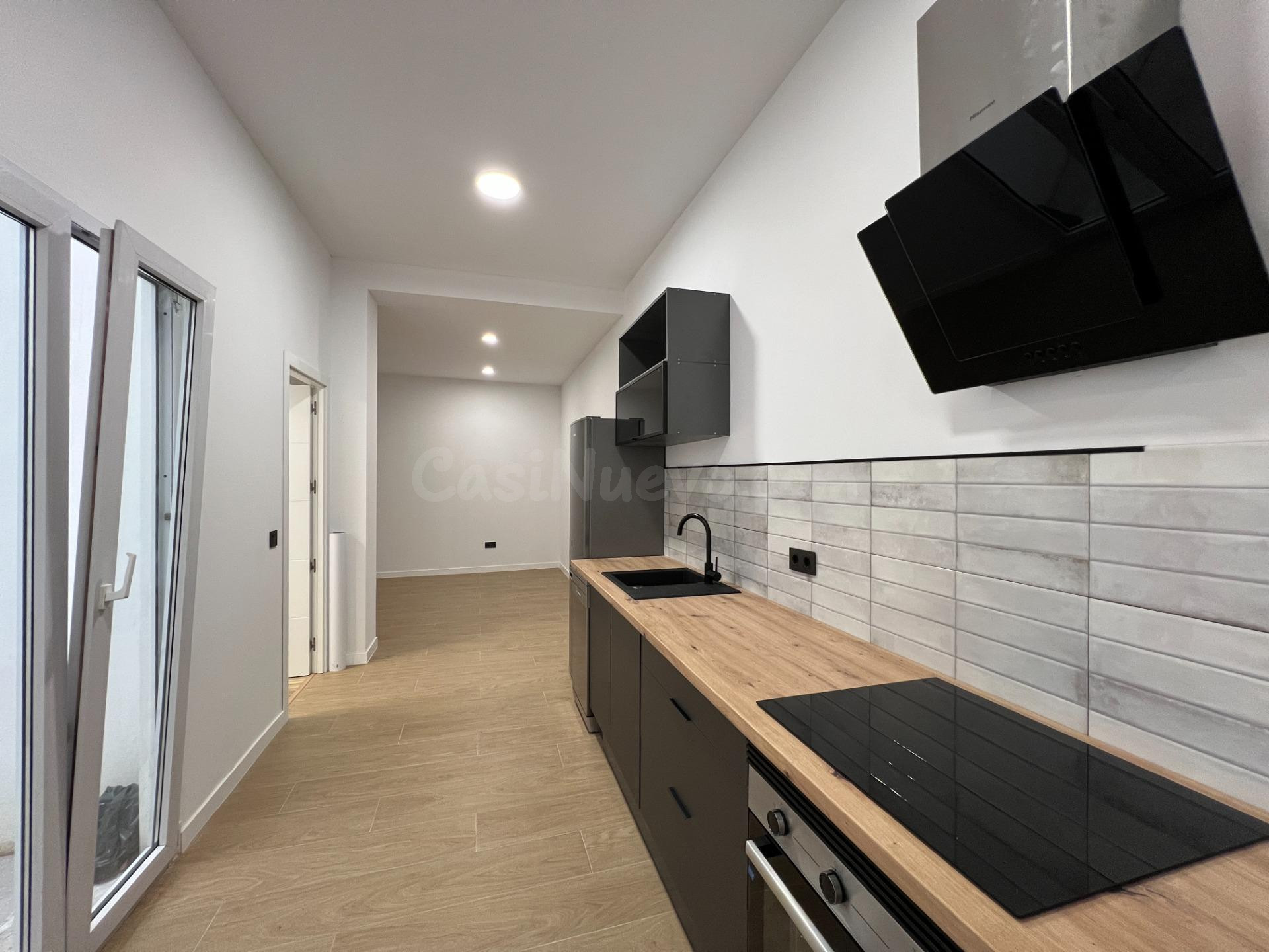 Local reformado con patio privado y gran potencial de inversión en Altozano, Alicante