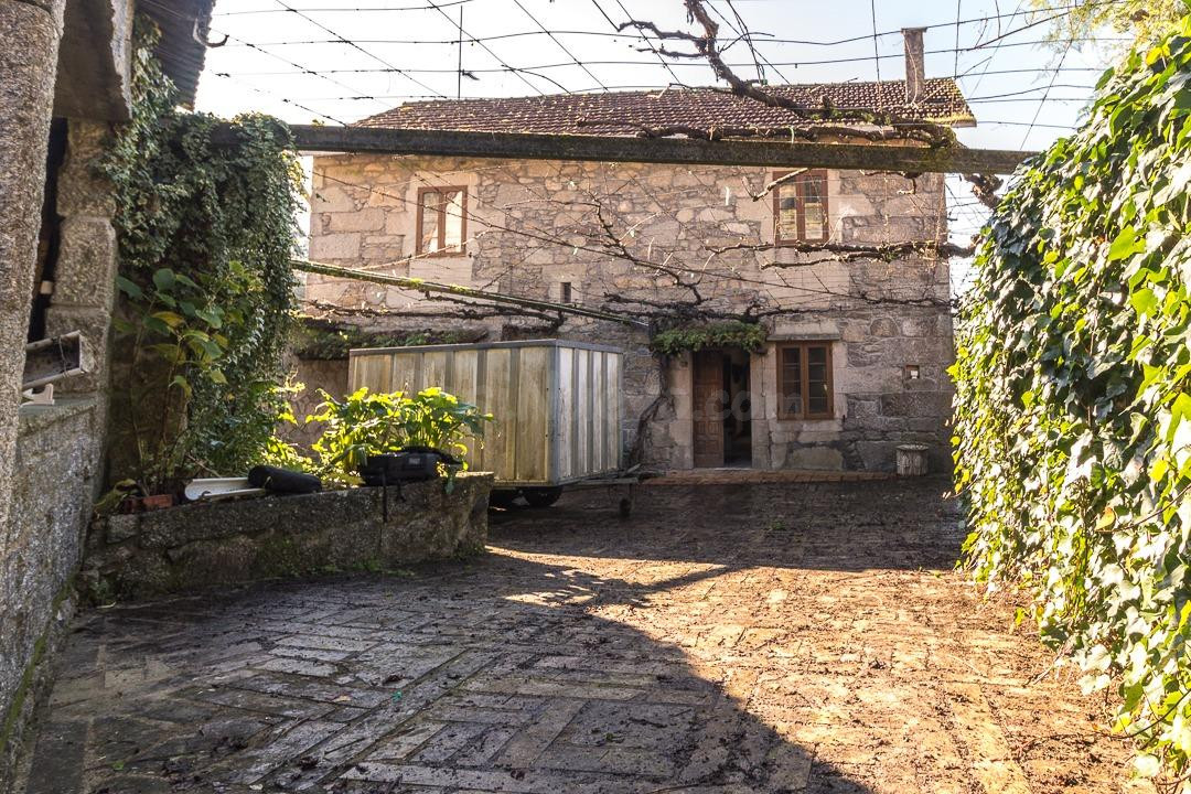 Encanto Gallego en Moraña: Casa de Piedra con Patio finca   Bodega y otras sorpresas