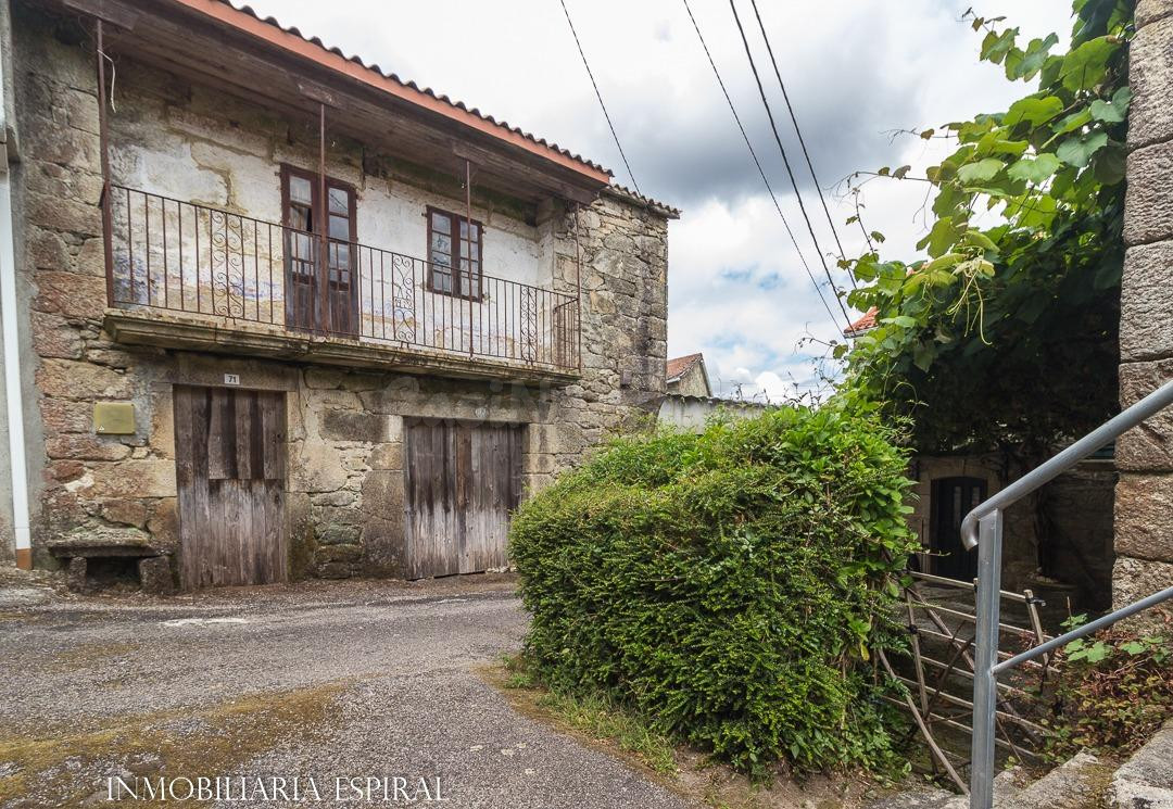 Encantadora Casa de Labranza en la Idílica Aldea de Tomede