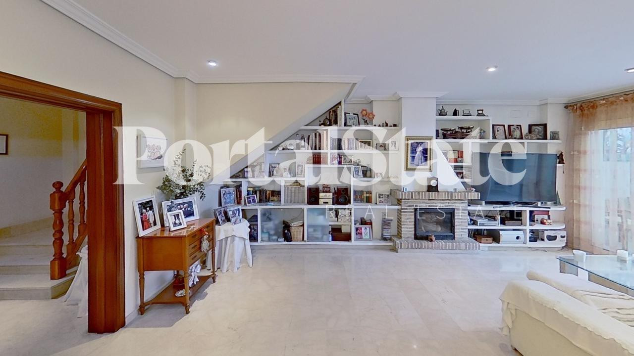 Pareado 6 habitaciones 226m² en venta - En Corts