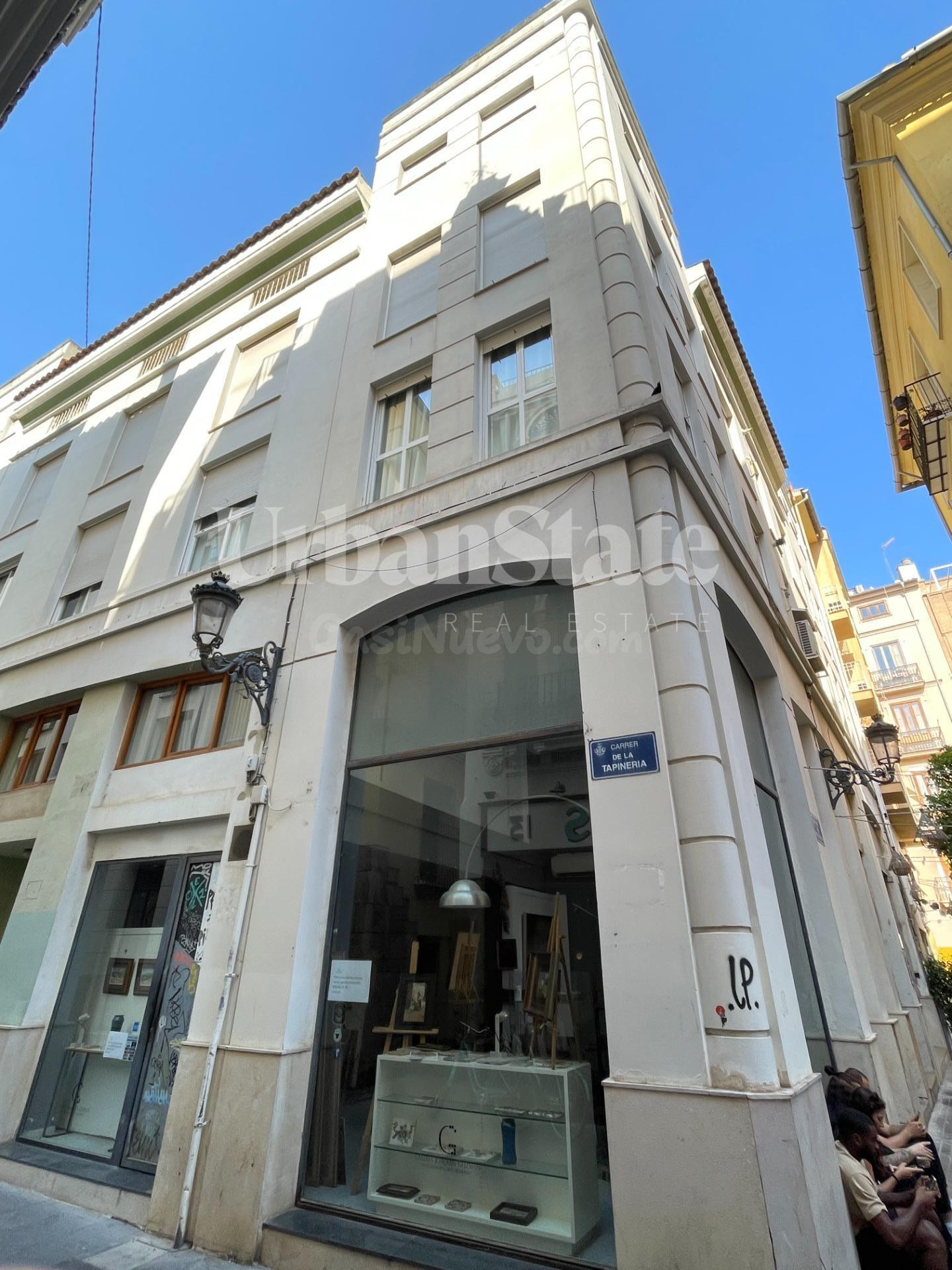 VIVIENDA DUPLEX CON GARAJE JUNTO A LA PLAZA DE LA REINA