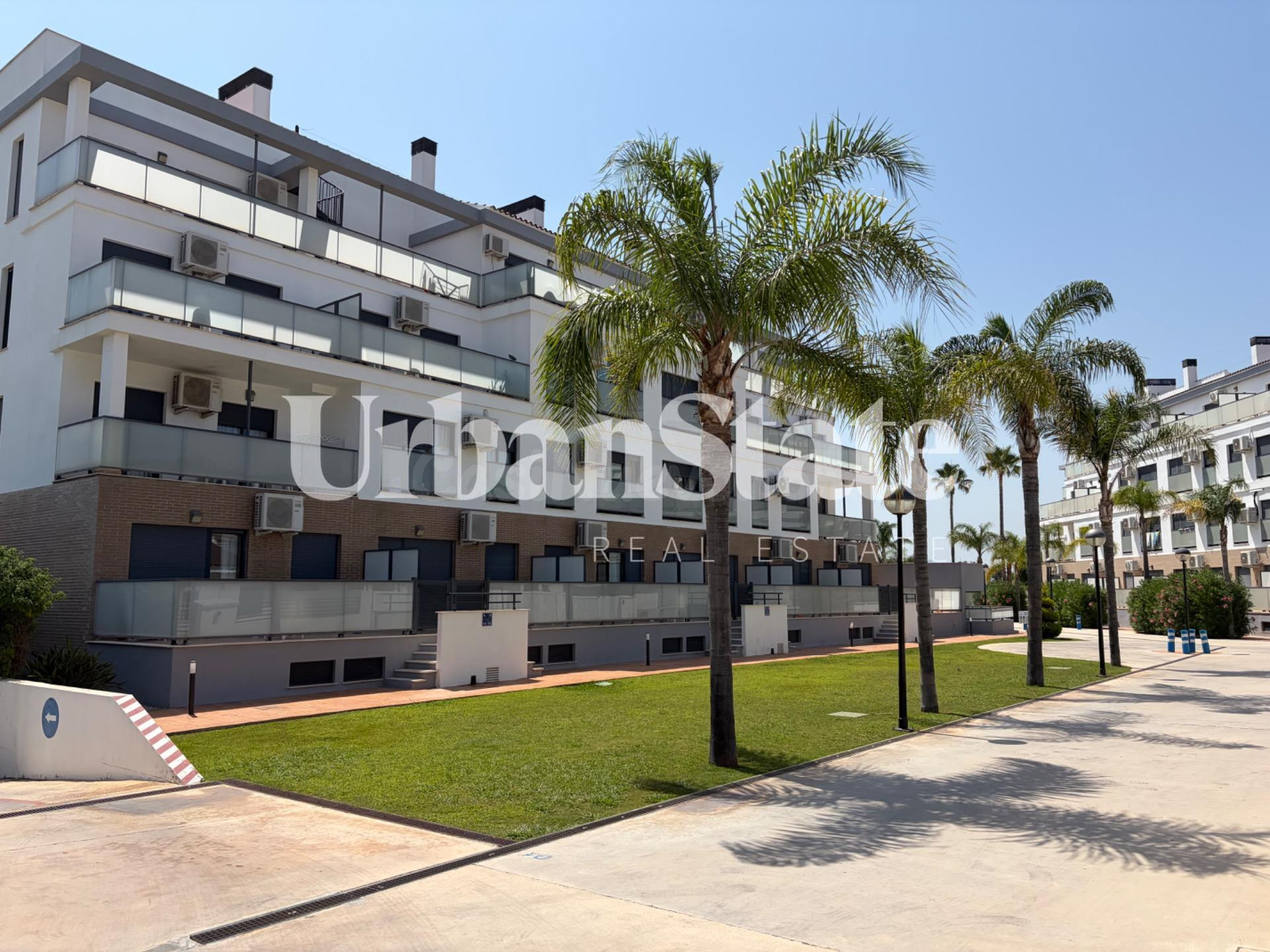 APARTAMENTO CON GARAJE EN RESIDENCIAL LAS DUNAS - OLIVA NOVA CON LICENCIA TURISTICA