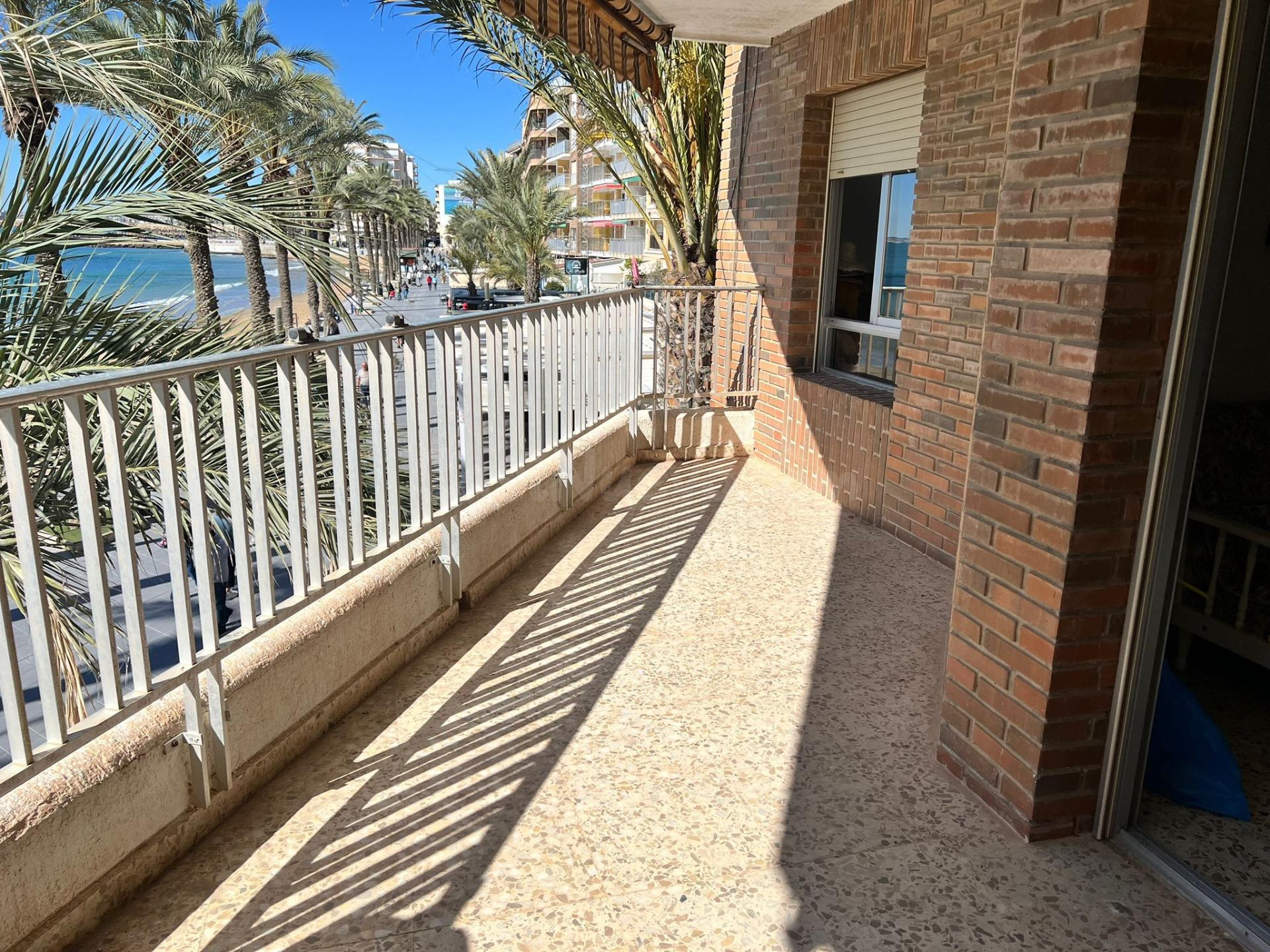 PISO EN PRIMERA LÍNEA PLAYA DEL CURA-TORREVIEJA