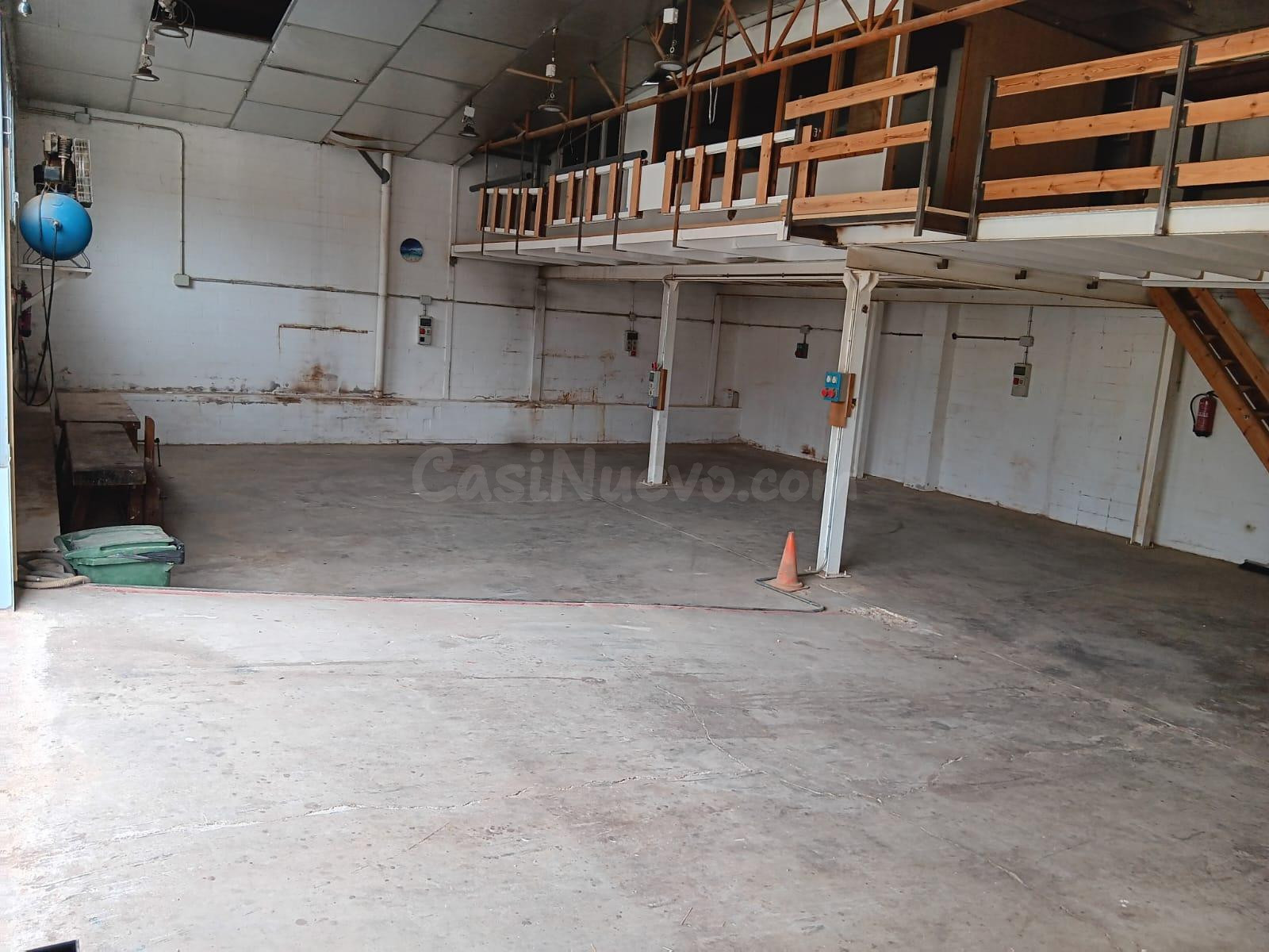 NAVE DIAFANA CON ALTILLO EN SANT LLORENÇ SAVALL
