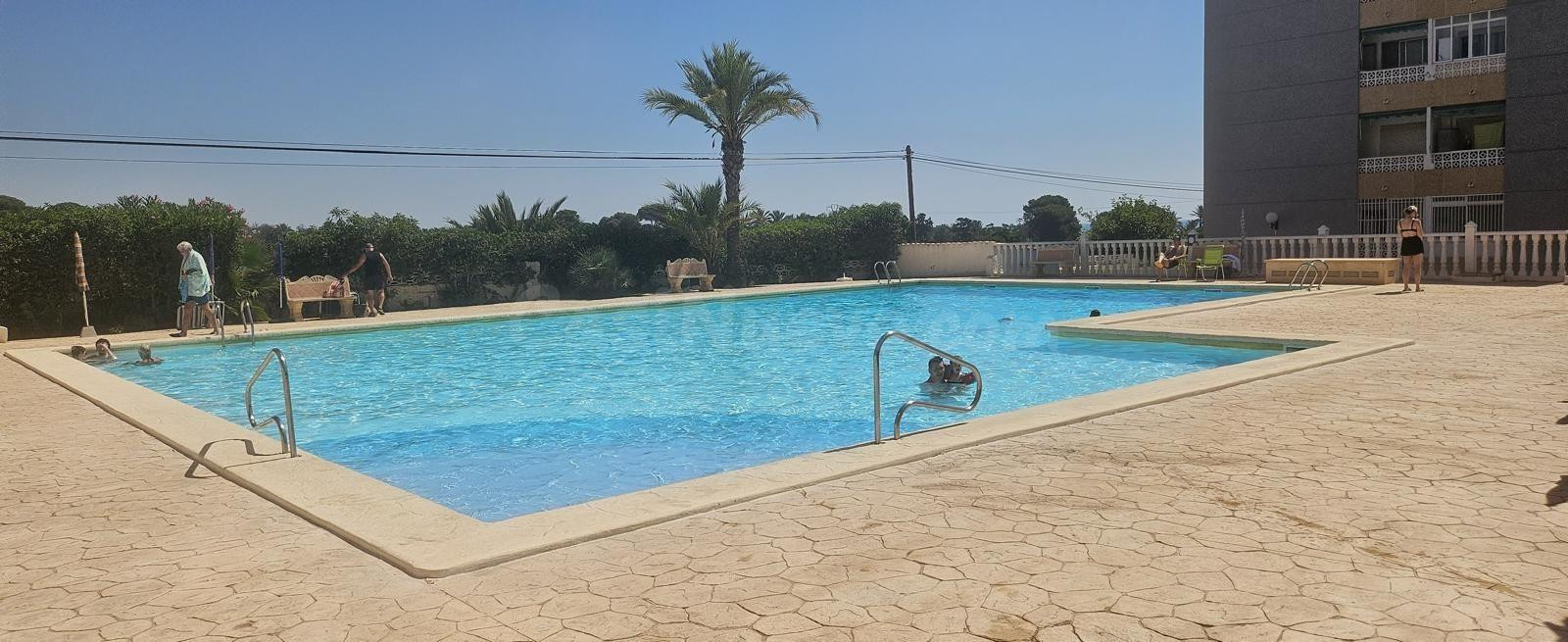 APARTAMENTO DE 2 DORMITORIOS A 300 METROS DEL MAR, CON PISCINA COMUNITARIA - ZONA PUNTA PRIMA -