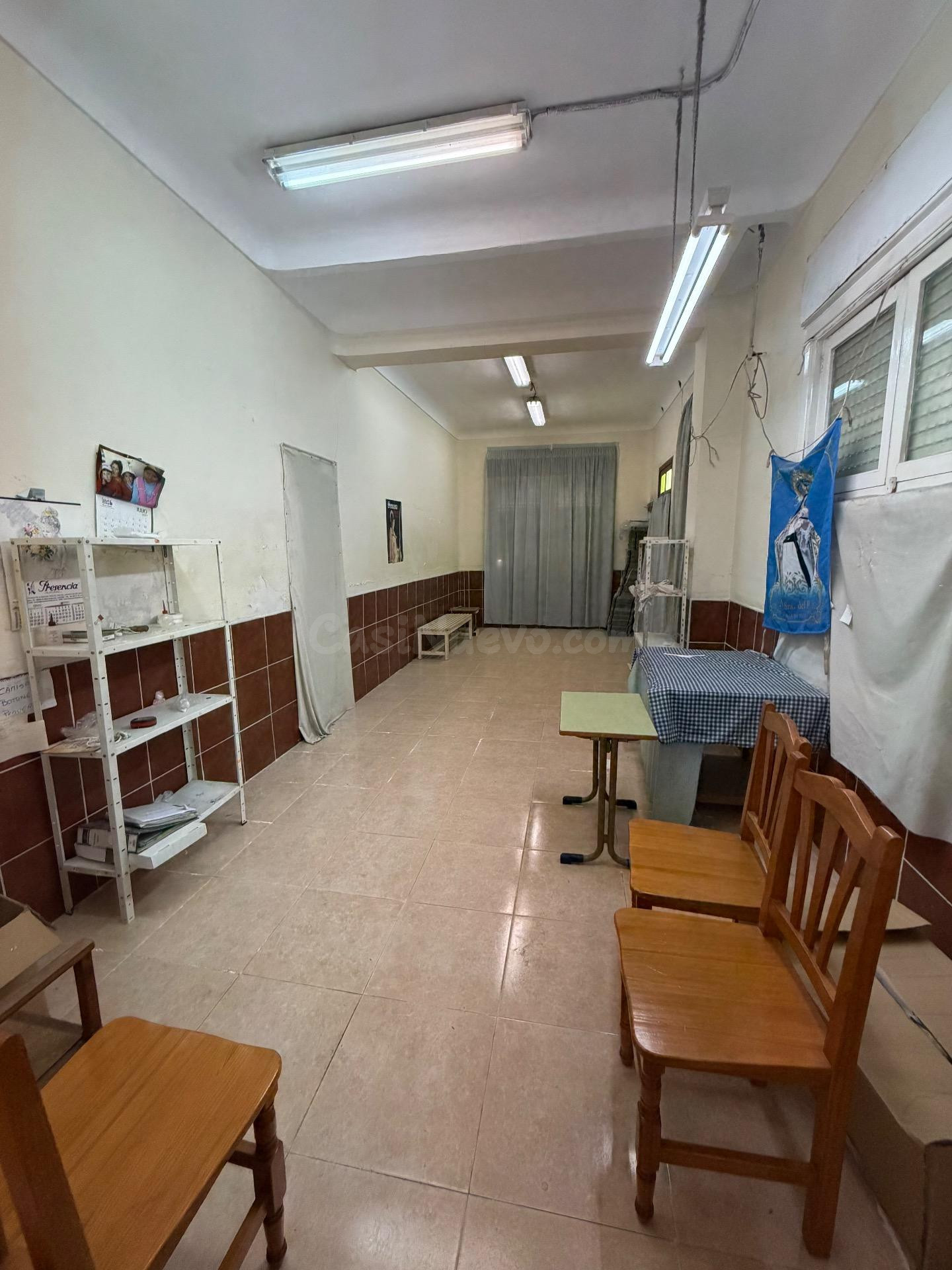LOCAL COMERCIAL DIÁFANO DE 60 M2 - ZONA ALMORADÍ -