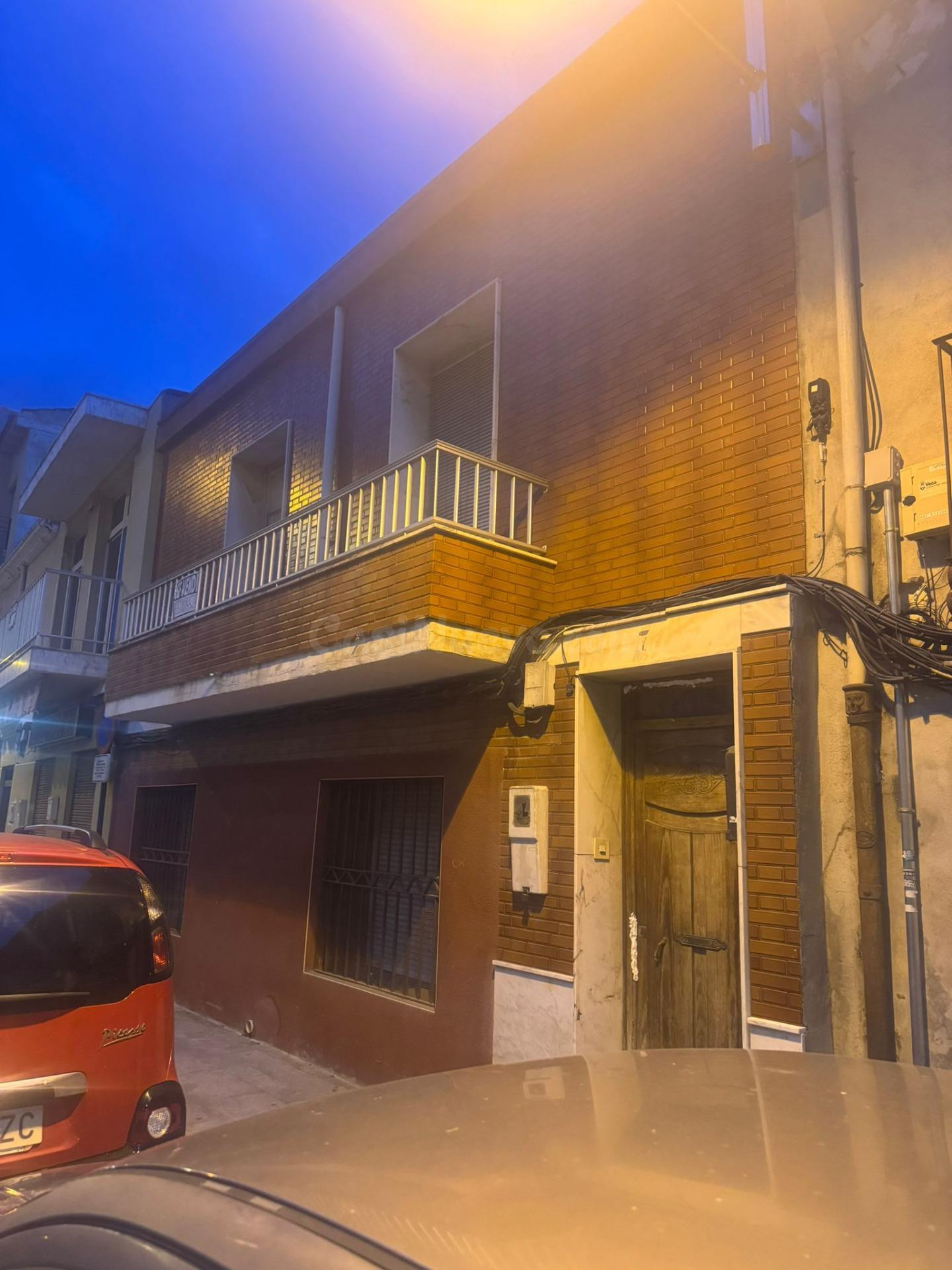 DOS CASAS PARA REFORMAR, DE 270M2 CONSTRUIDOS, 7 DORMITORIOS Y 3 BAÑOS EN BUENA ZONA DE ORIHUELA