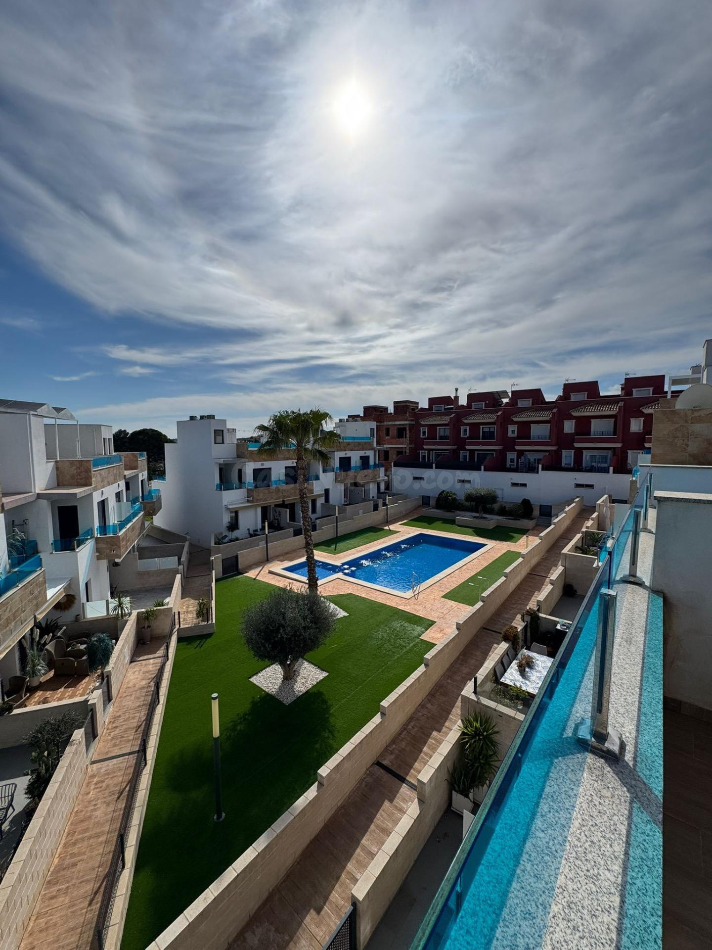 DÚPLEX DE 3 DORMITORIOS CON SOLÁRIUM PRIVADO Y PISCINA COMUNITARIA - ZONA BIGASTRO -