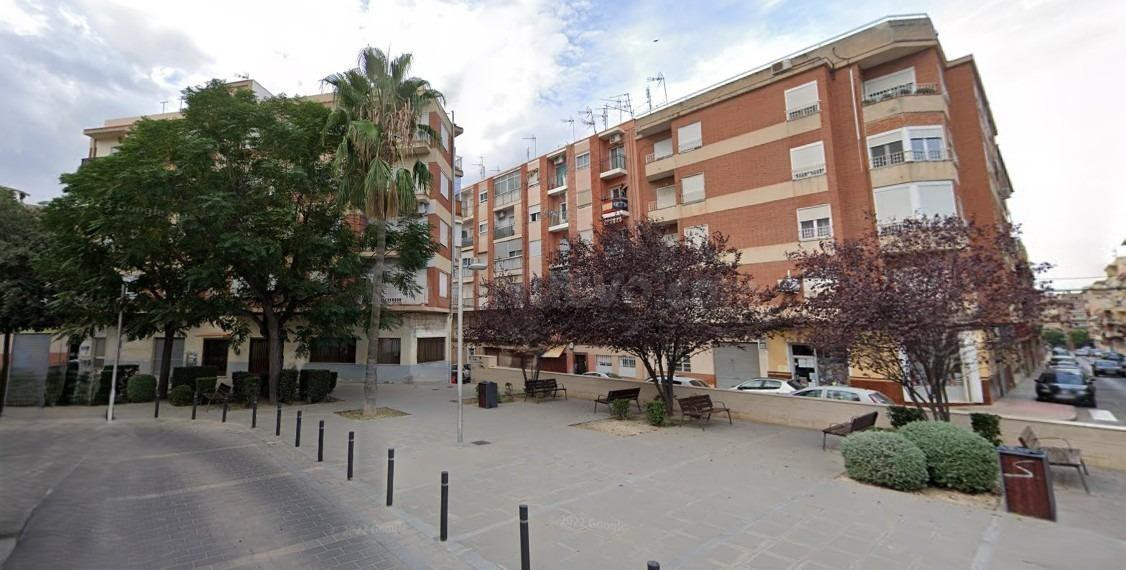 SE VENDE LOCAL CON SALIDA DE HUMOS EN PETRER CON POSIBILIDAD DE CAMBIO DE USO A VIVIENDA