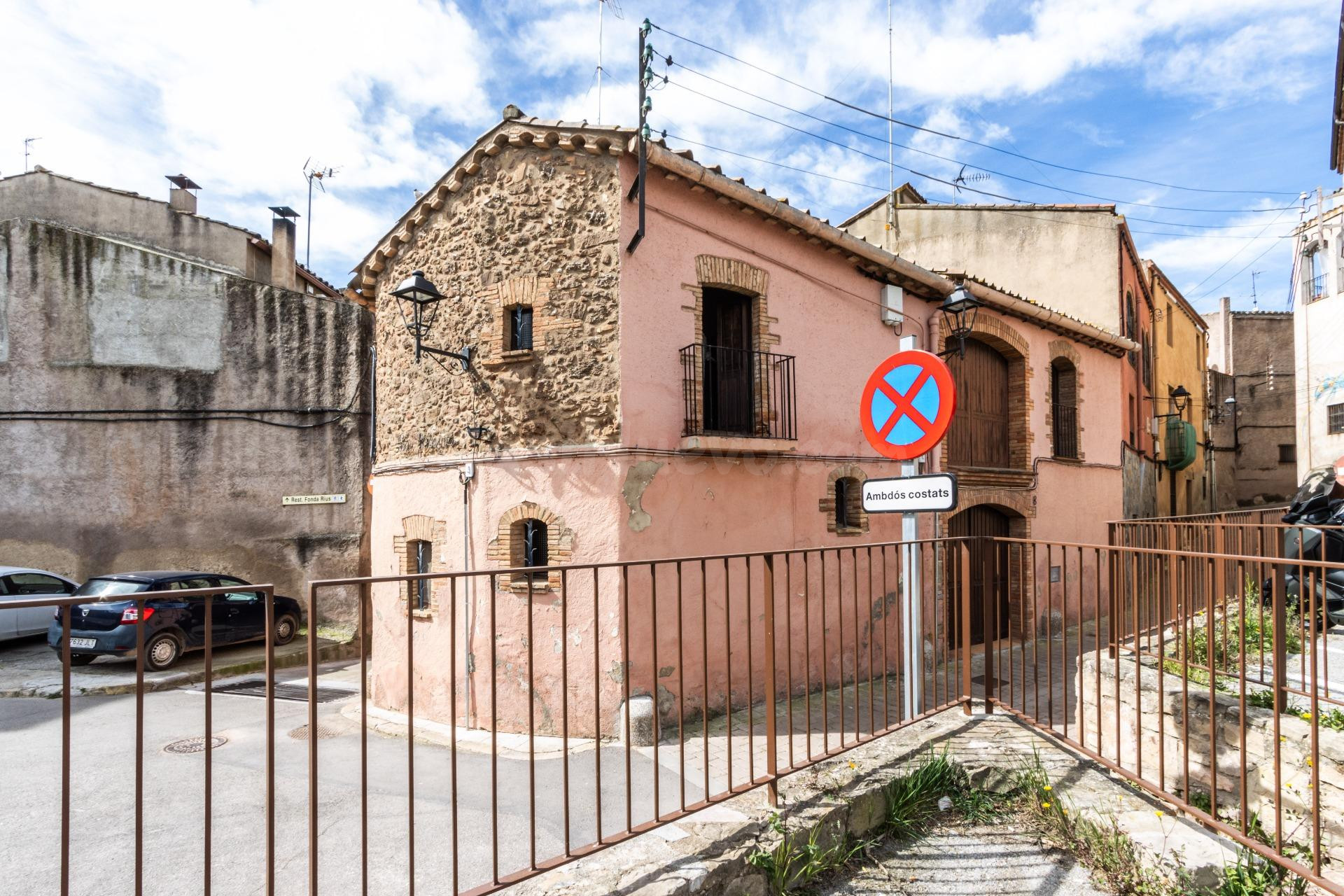 CASA CATALOGADA Y EXCLUSIVA EN EL CENTRO DE SANT LLORENÇ SAVALL