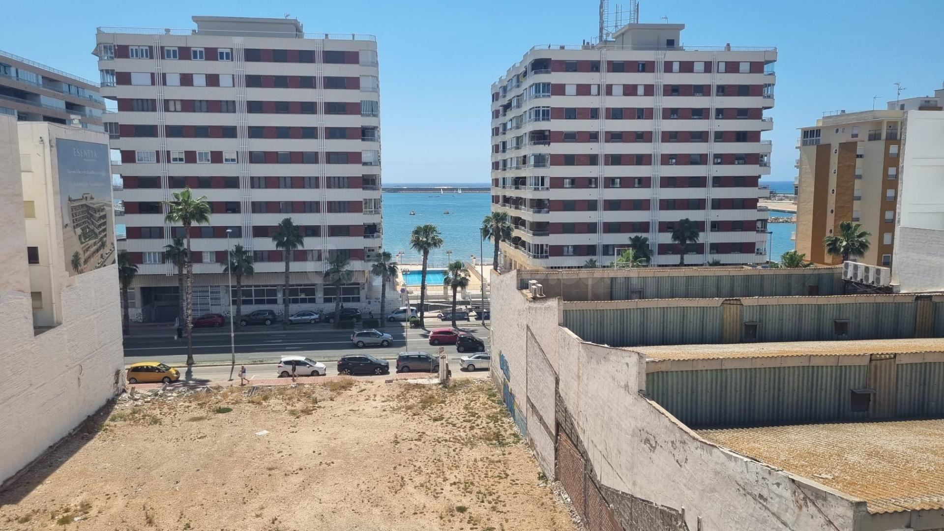 APARTAMENTO DE 2 DORMITORIOS EN SEGUNDA LÍNEA DE PLAYA - ZONA ACEQUÍN, TORREVIEJA