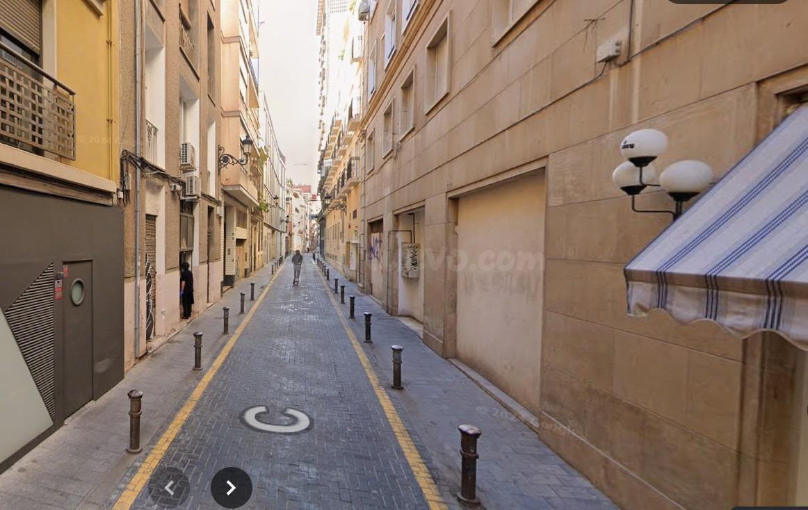 VENTA DE LOCAL COMERCIAL EN EXCELENTE UBICACIÓN ZONA CENTRO DE ALICANTE
