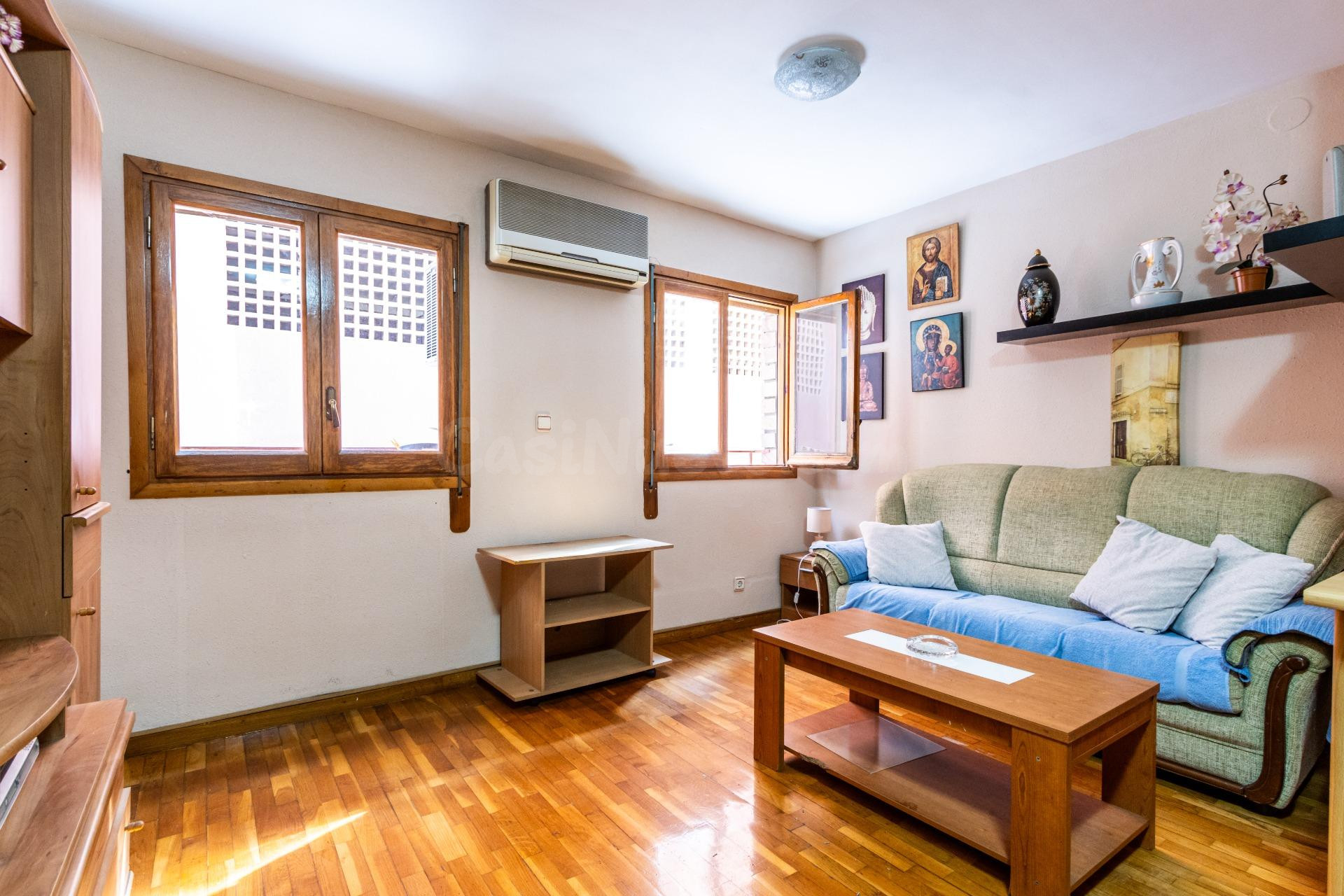 OPORTUNIDAD!! PISO EN BARCELONA JUNTO AL METRO ROQUETES Y SALIDA 2 RONDA DE DALT – EXCELENTE COMUNICACIÓN
