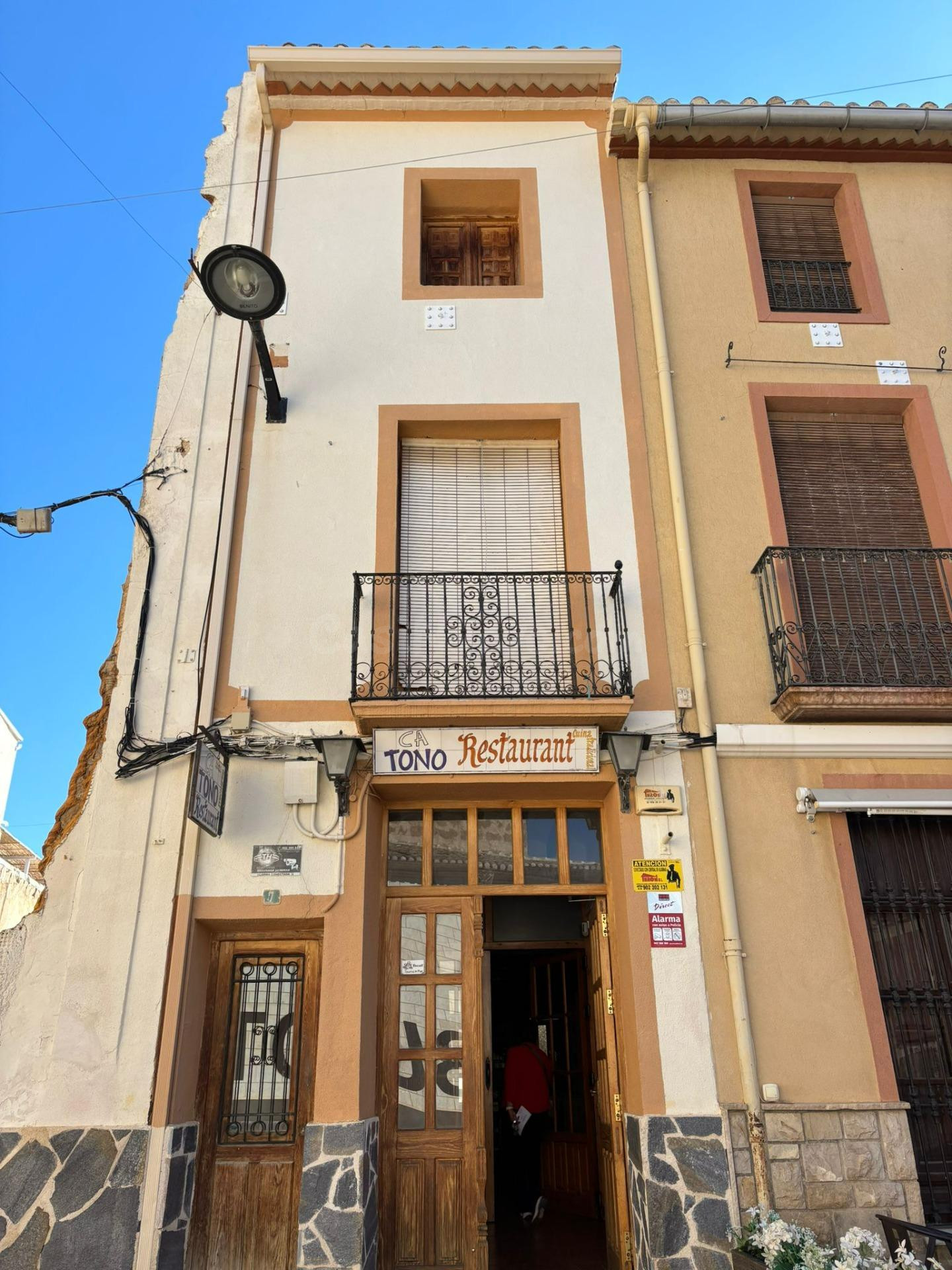 VENTA DE CASA DE 3 PLANTAS EN BUSOT PLAZA DEL AYUNTAMIENTO, PLANTA BAJA TIENE LOCAL